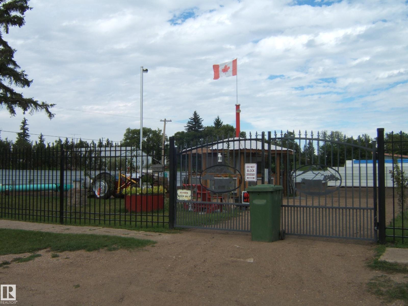 Photo 4 of 5002 50 St, Ranfurly AB