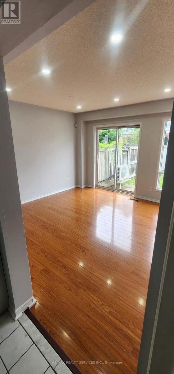 Photo 3 of 24 1292 Sherwood Mills Boulevard, Mississauga ON
