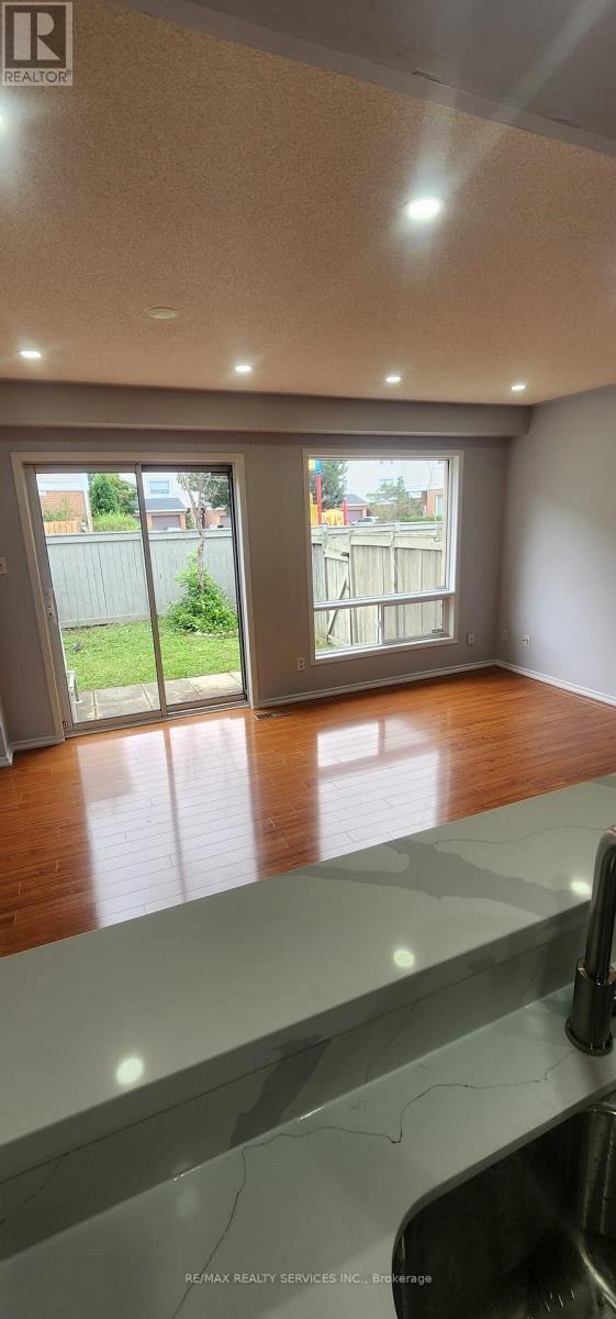 Photo 4 of 24 1292 Sherwood Mills Boulevard, Mississauga ON