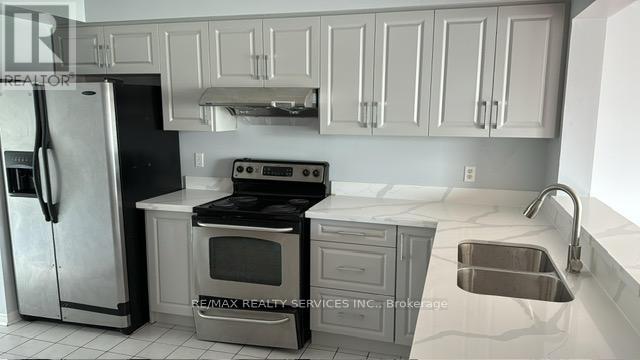 Photo 5 of 24 1292 Sherwood Mills Boulevard, Mississauga ON