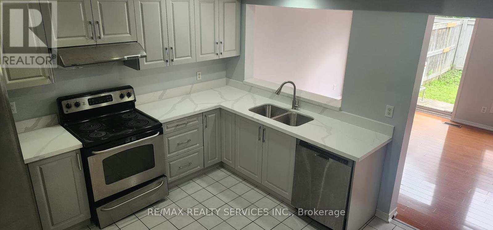Photo 7 of 24 1292 Sherwood Mills Boulevard, Mississauga ON