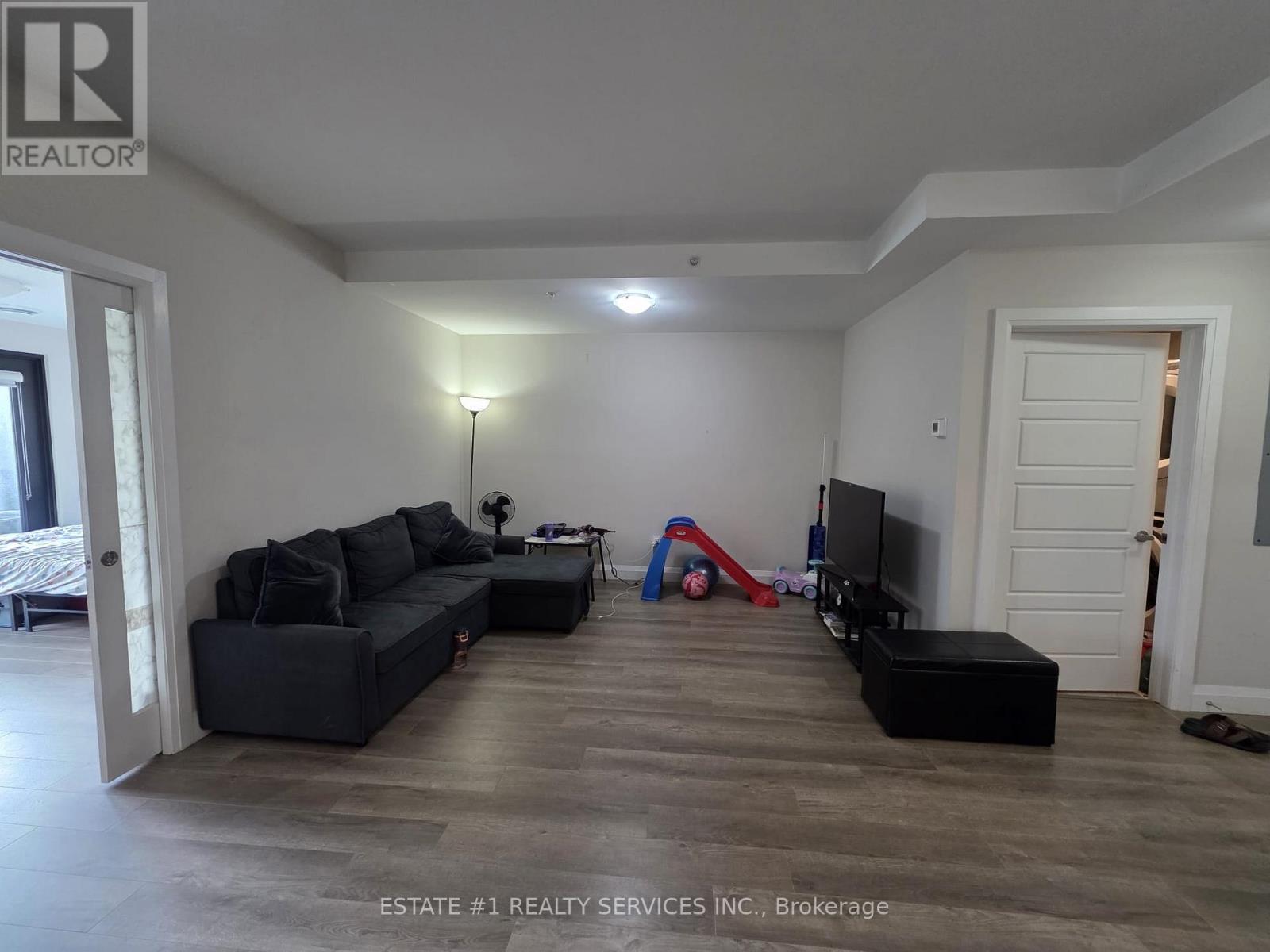 Photo 7 of 203 5 Wake Robin Drive, Kitchener ON