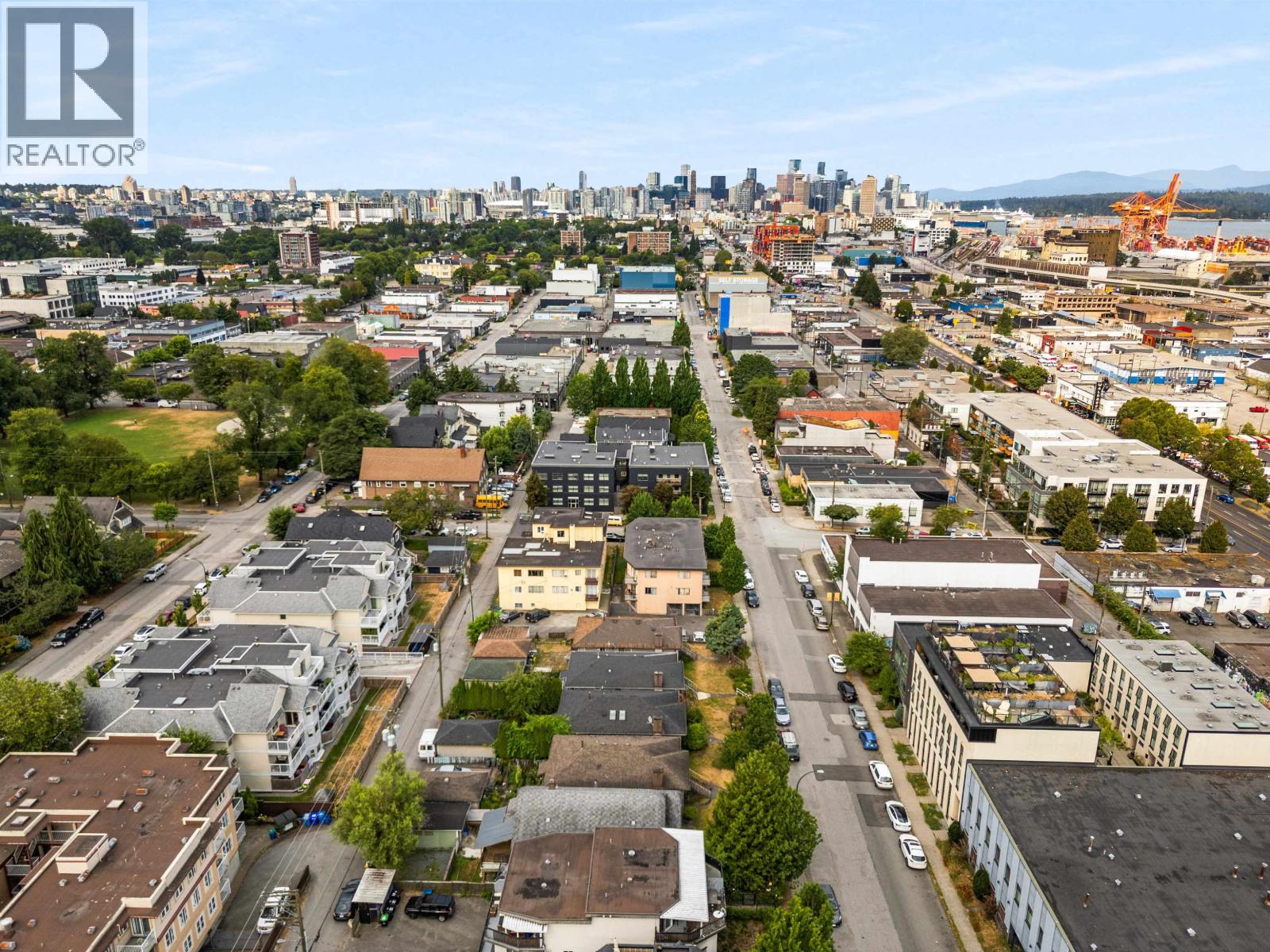 Photo 3 of 1632 E Pender Street, Vancouver BC