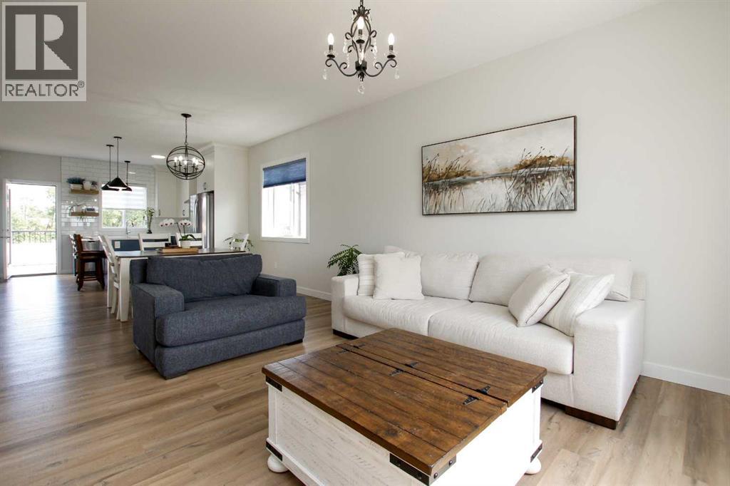 Photo 8 of 7 Thayer Close, Red Deer AB