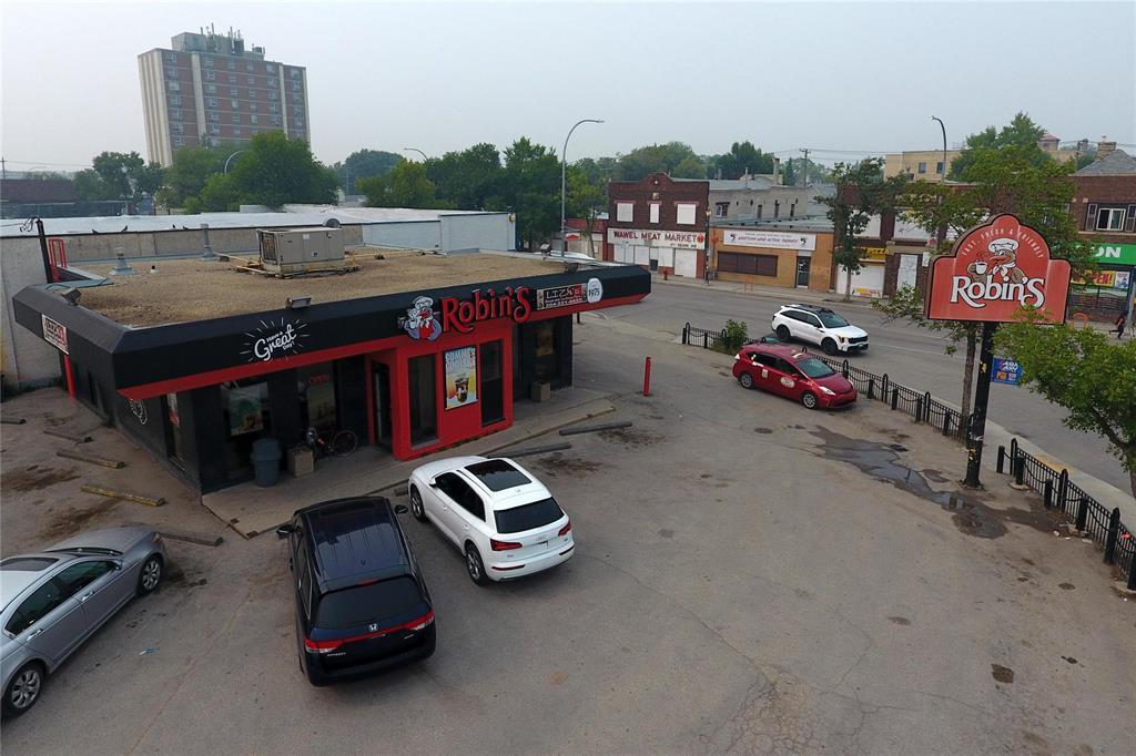 Photo 2 of 420 Selkirk Avenue, Winnipeg MB