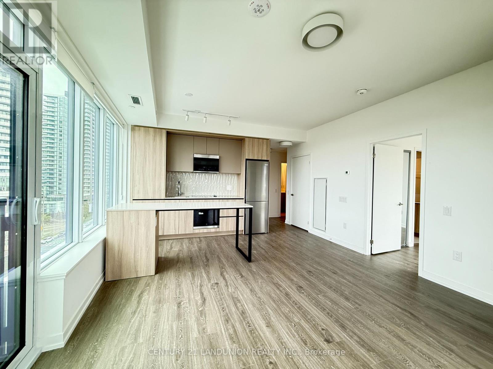 Photo 3 of 917 2485 Eglinton Avenue W, Mississauga ON