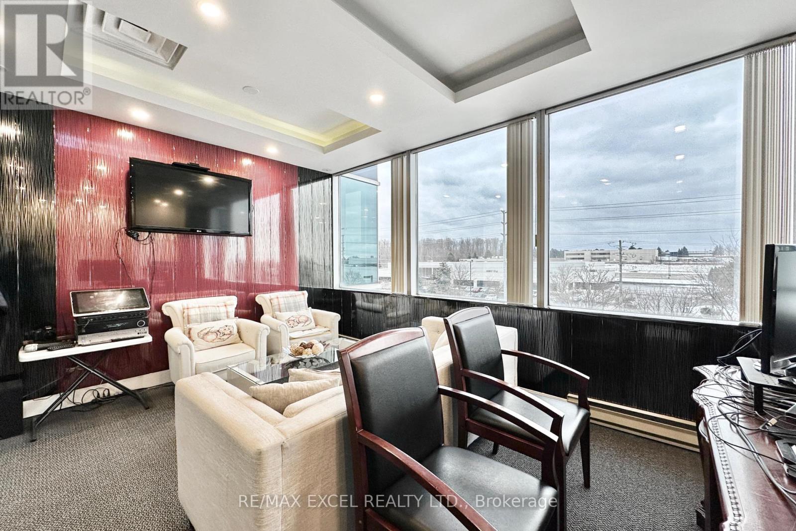 Photo 3 of 406 407 3950 14th Avenue, Markham ON