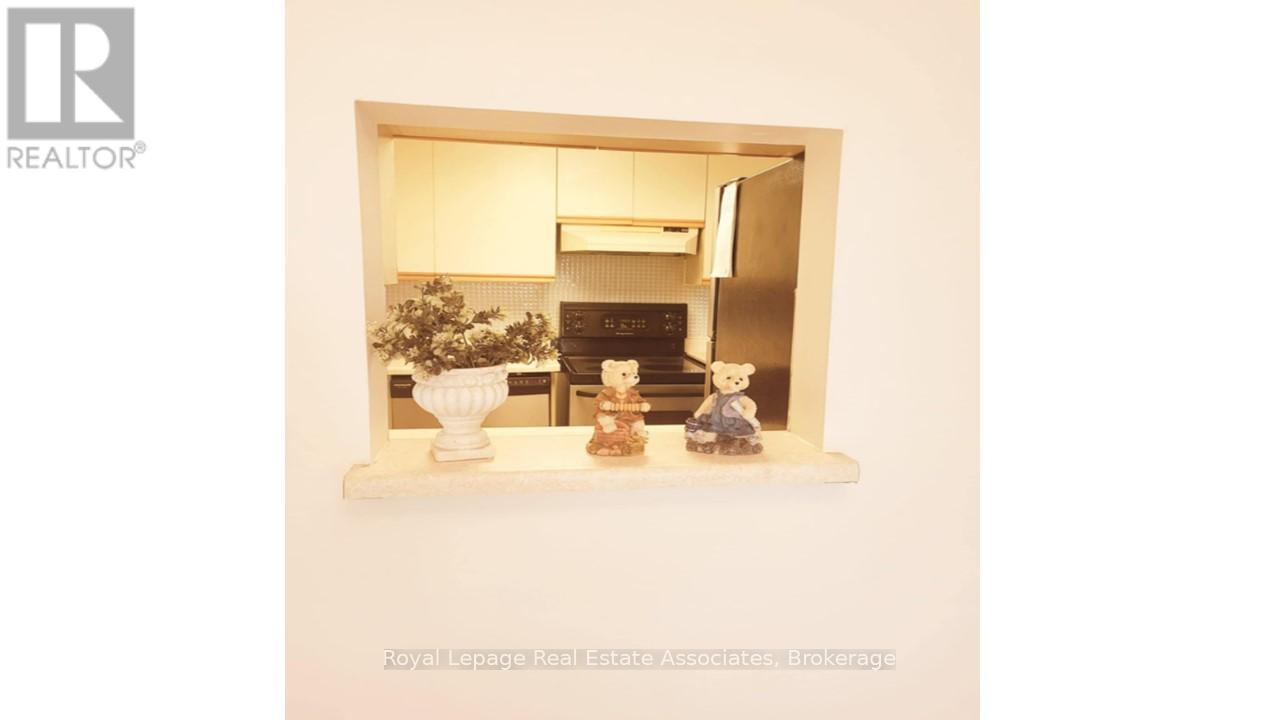 Photo 8 of 404 25 Agnes Street, Mississauga ON