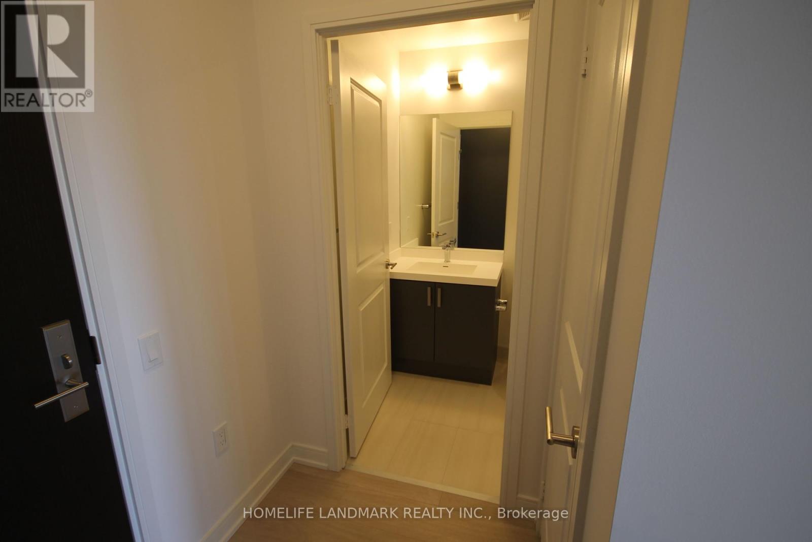 Photo 7 of 622 8 Nahani Way, Mississauga ON
