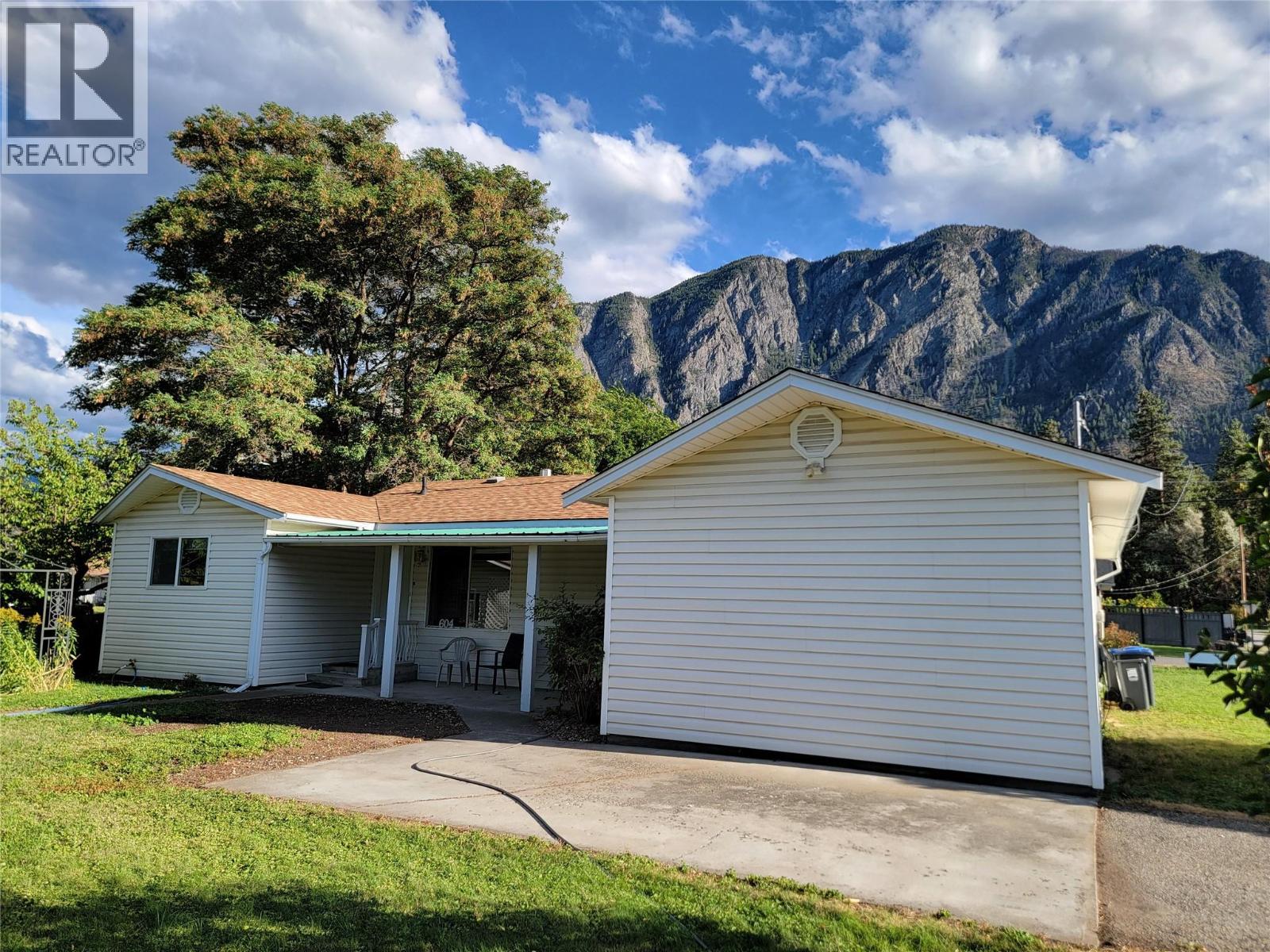 Photo 51 of 604 11 Th Avenue, Keremeos BC