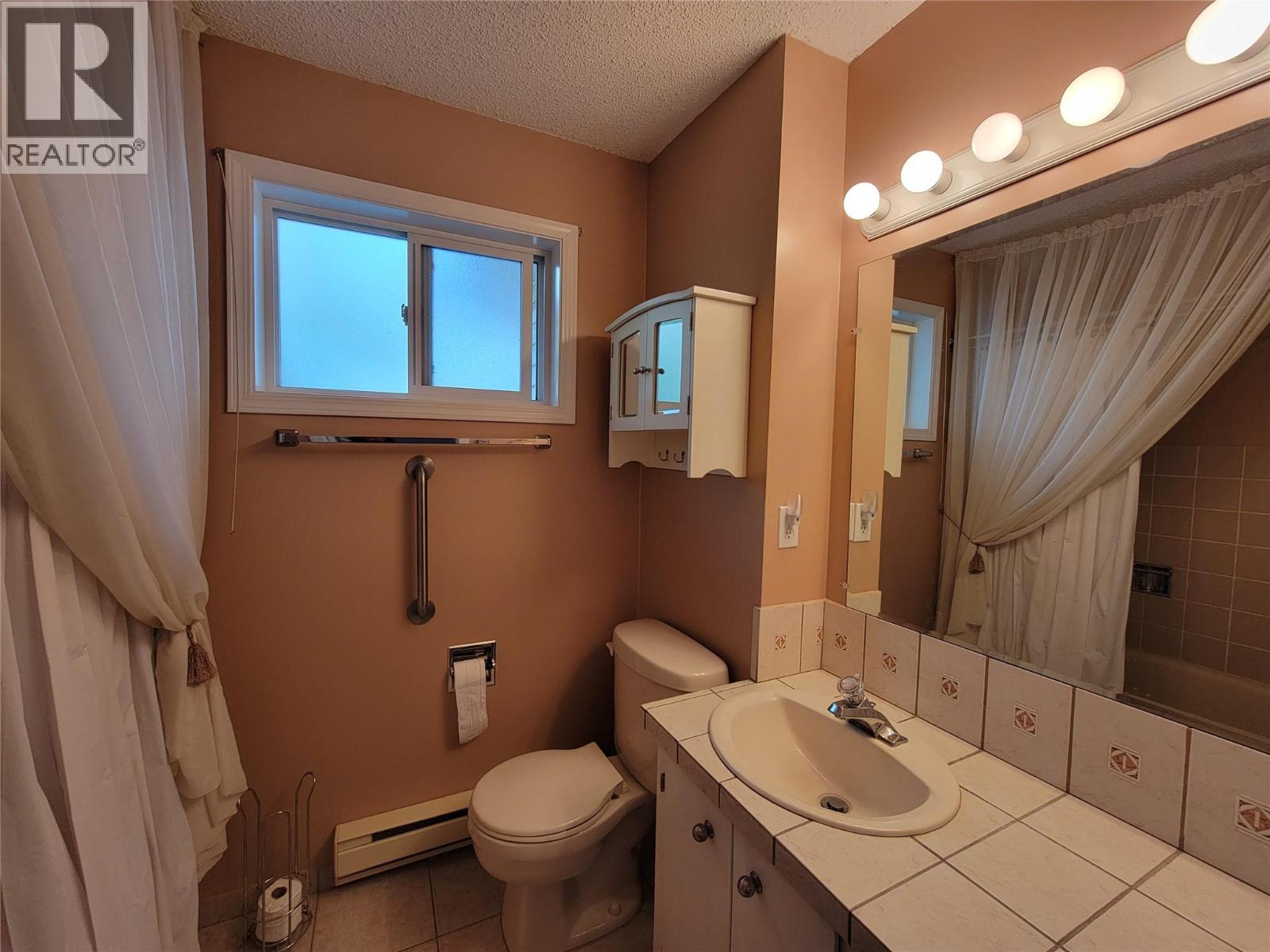 Photo 28 of 604 11 Th Avenue, Keremeos BC