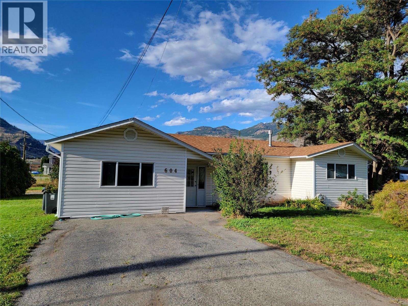 Photo 1 of 604 11 Th Avenue, Keremeos BC