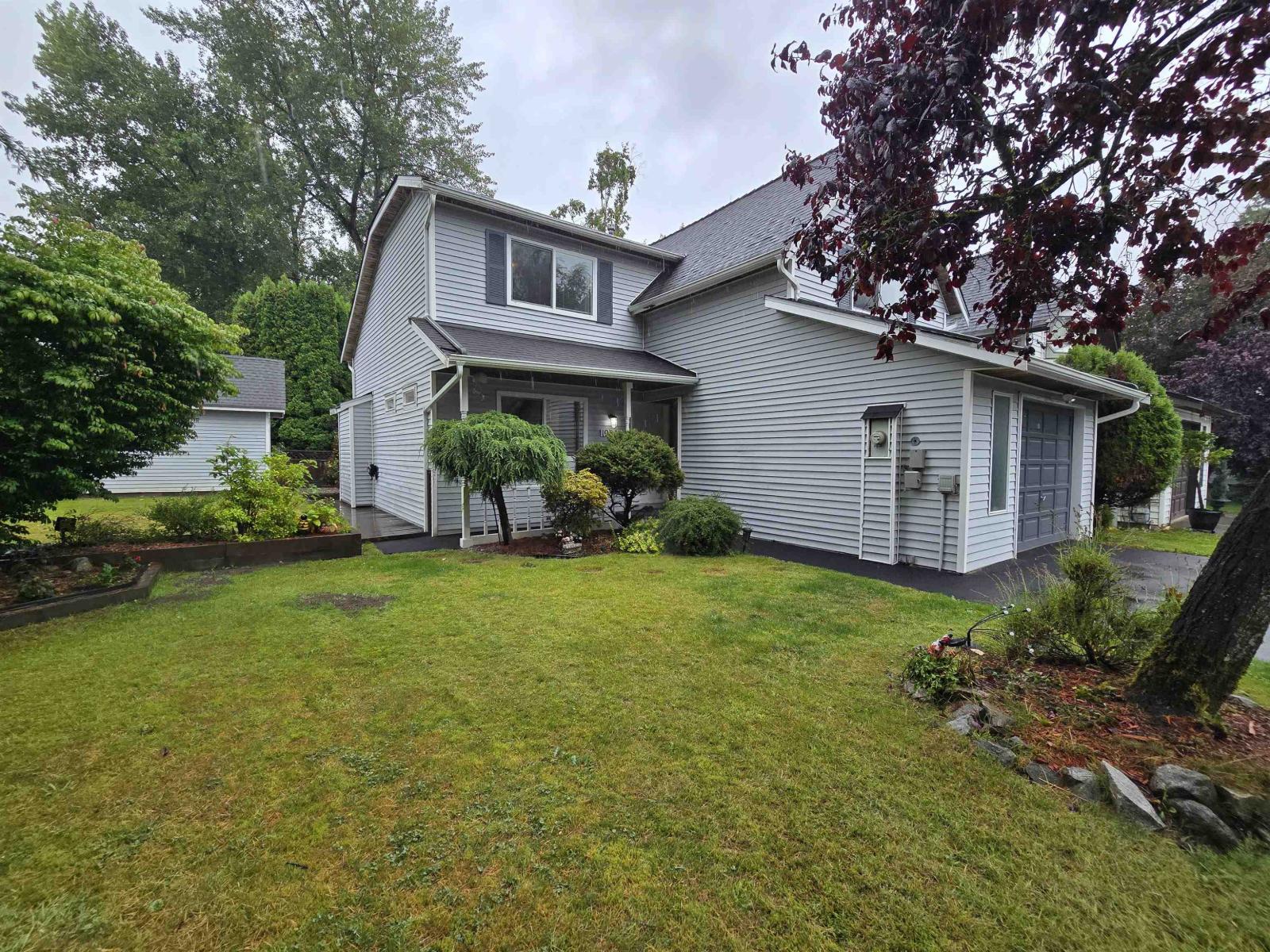 Photo 3 of 19853 50 A Avenue, Langley BC