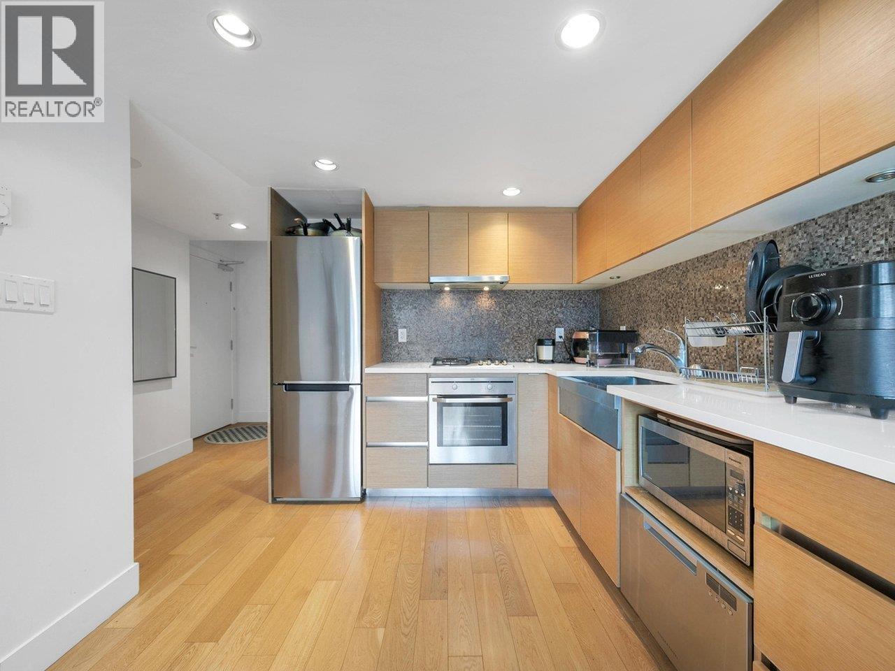 Photo 4 of 806 565 Smithe Street, Vancouver BC