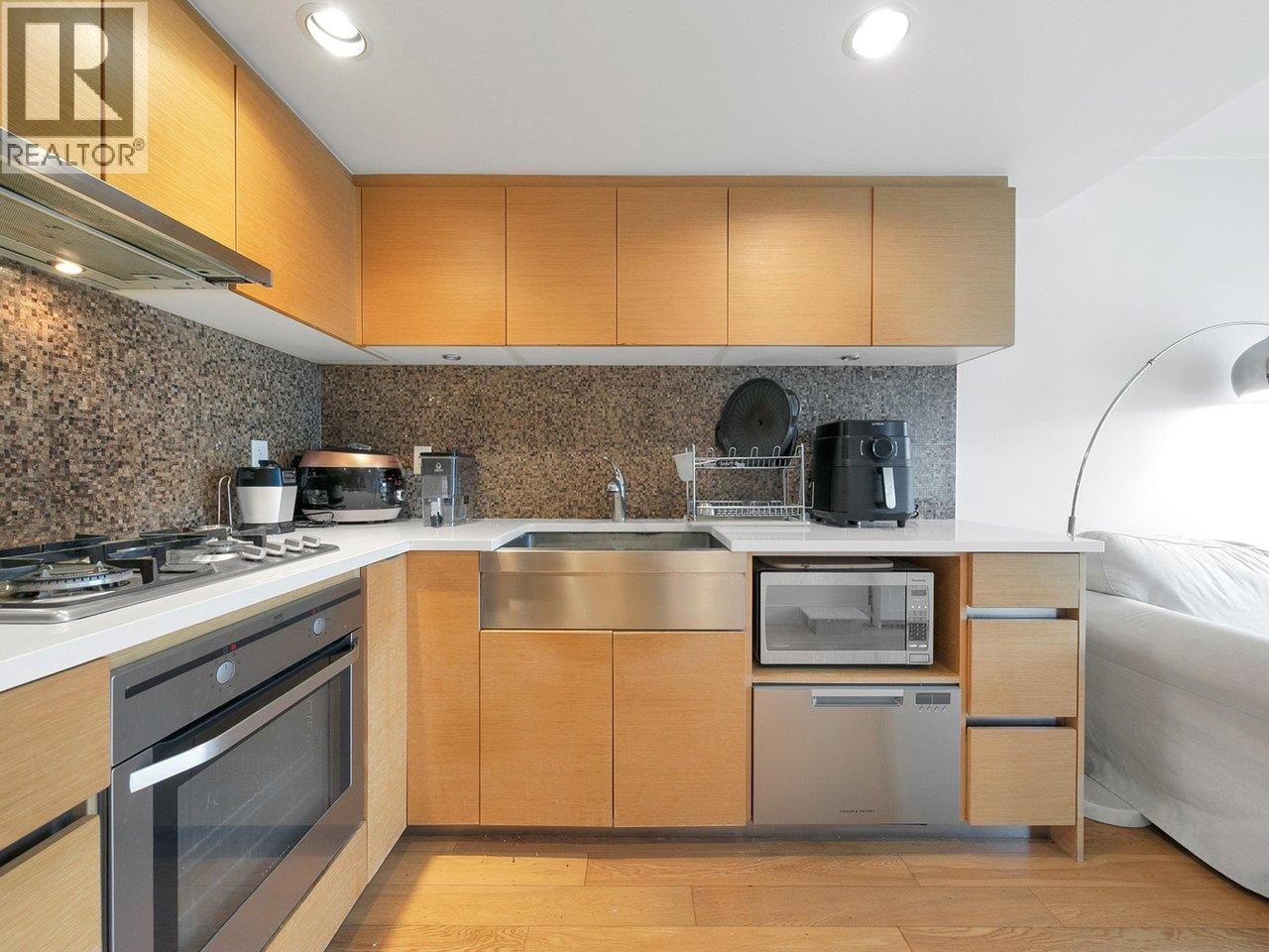 Photo 5 of 806 565 Smithe Street, Vancouver BC