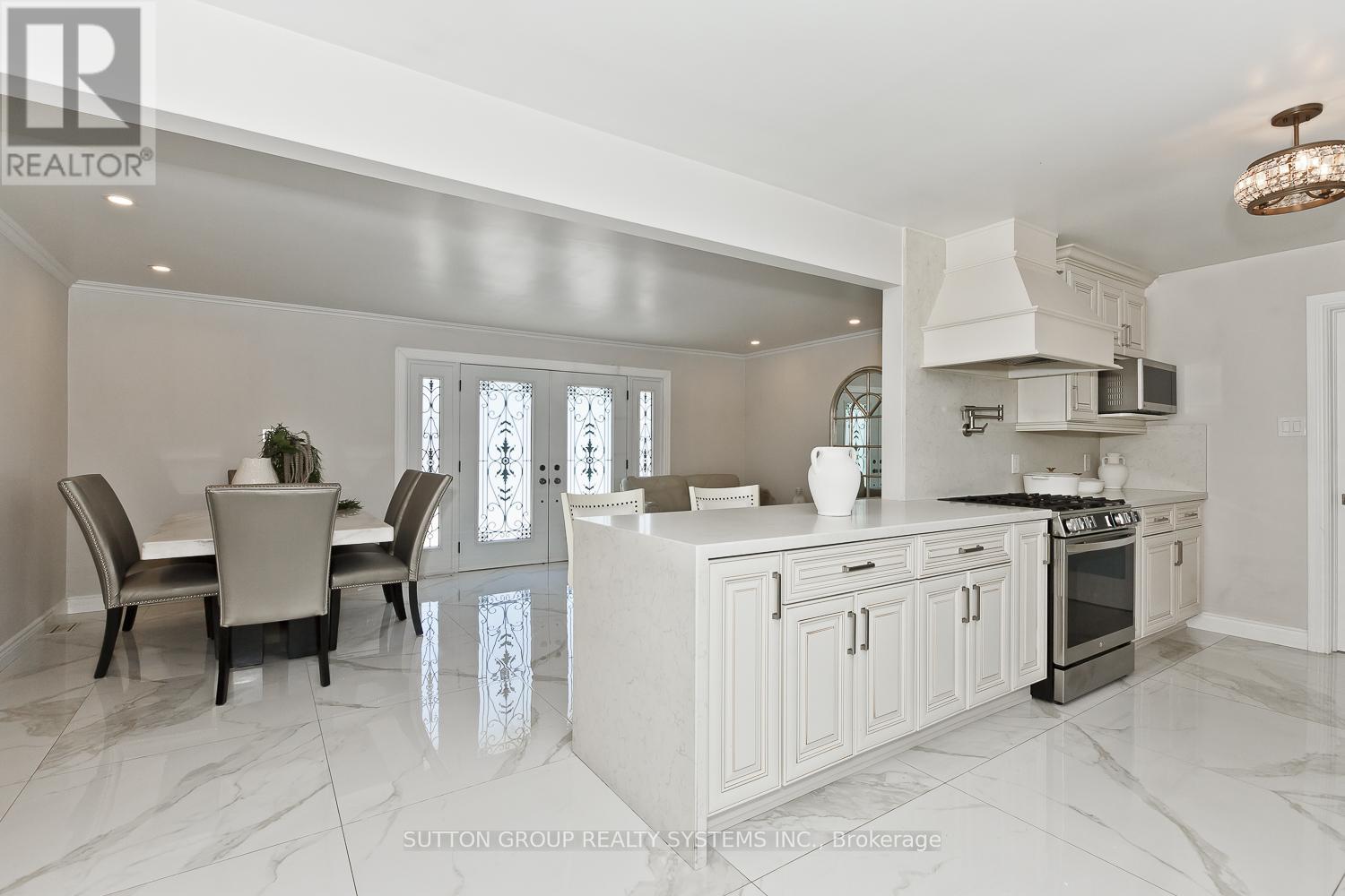 Photo 10 of 214 Ashford Drive, Barrie ON
