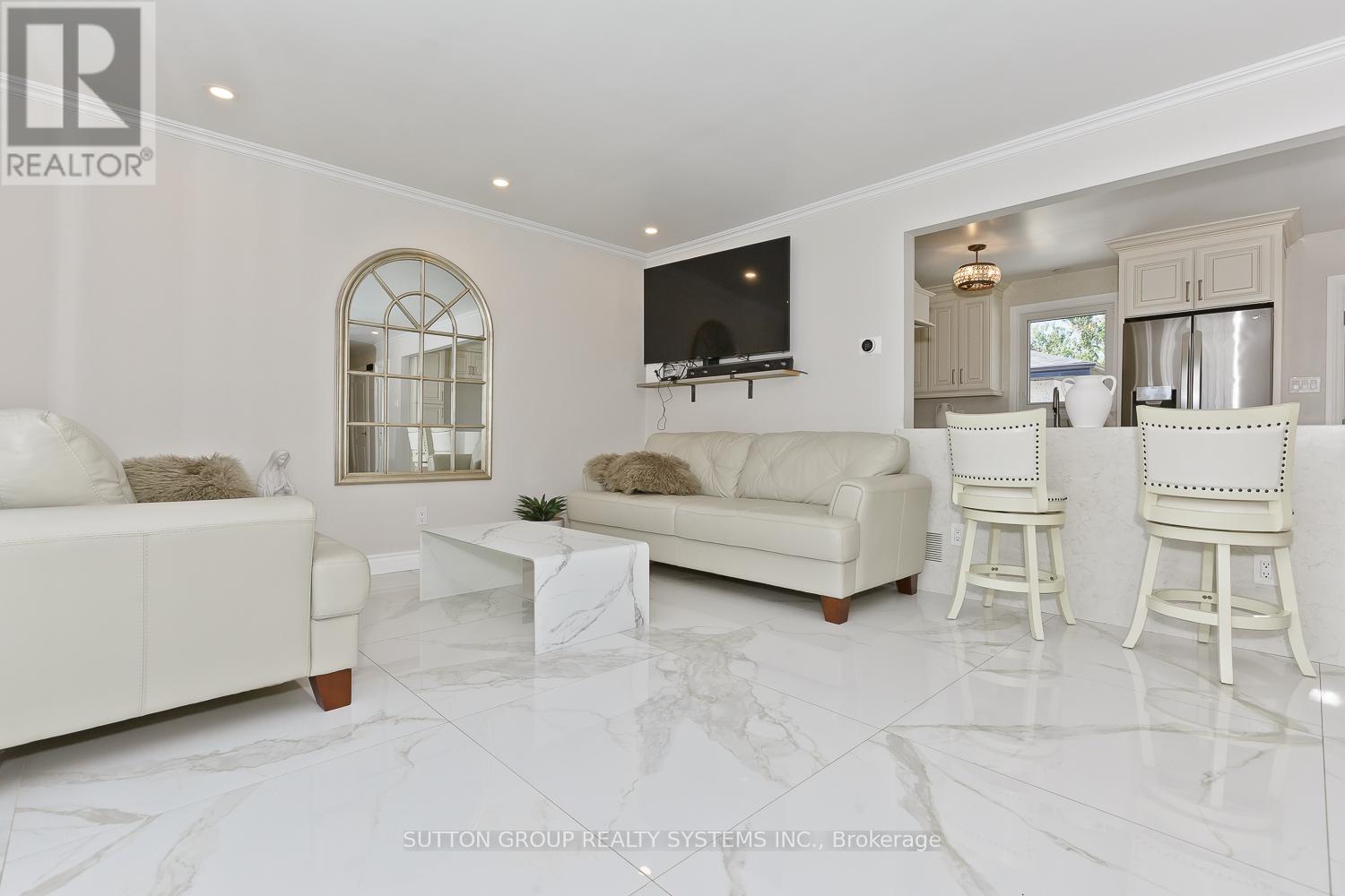 Photo 13 of 214 Ashford Drive, Barrie ON