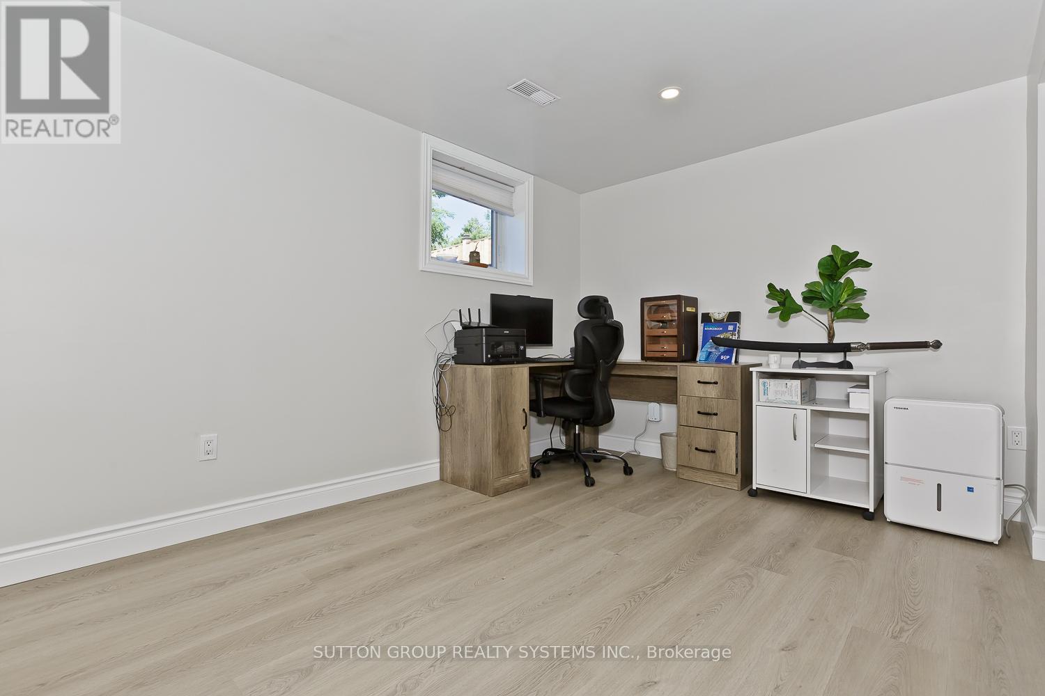 Photo 24 of 214 Ashford Drive, Barrie ON