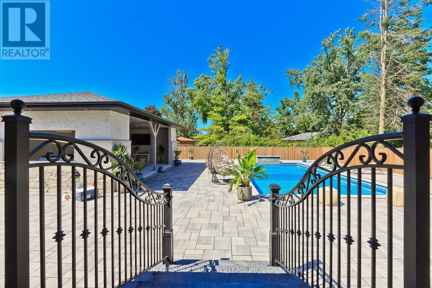 Photo 30 of 214 Ashford Drive, Barrie ON