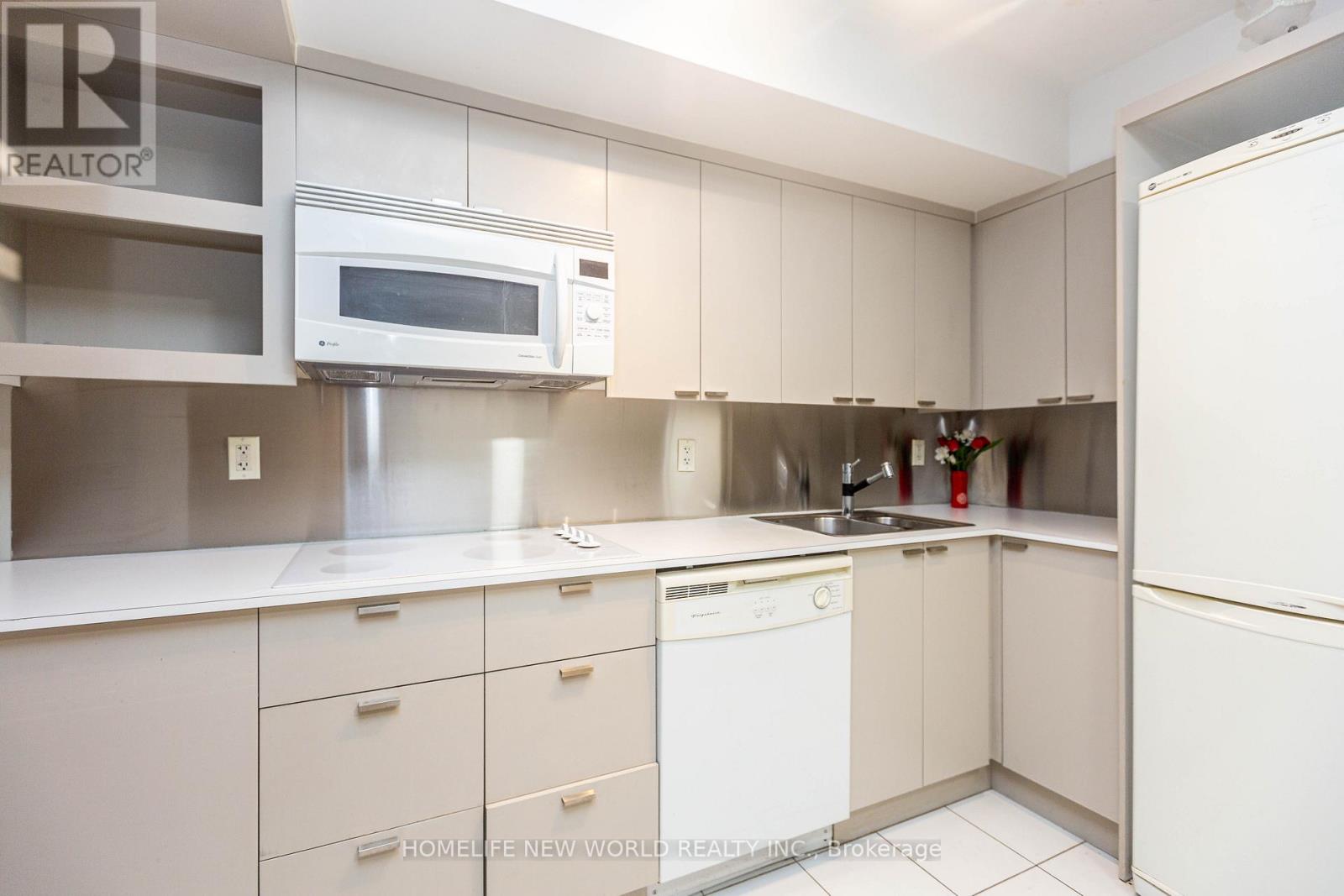 Photo 1 of 951 111 Elizabeth Street, Toronto ON