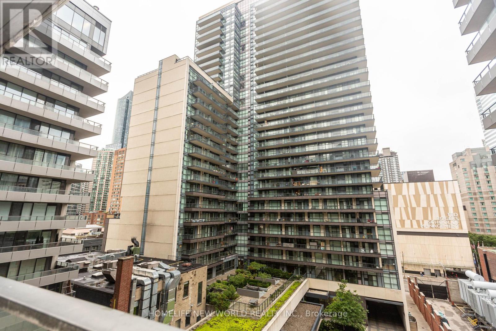 Photo 10 of 951 111 Elizabeth Street, Toronto ON
