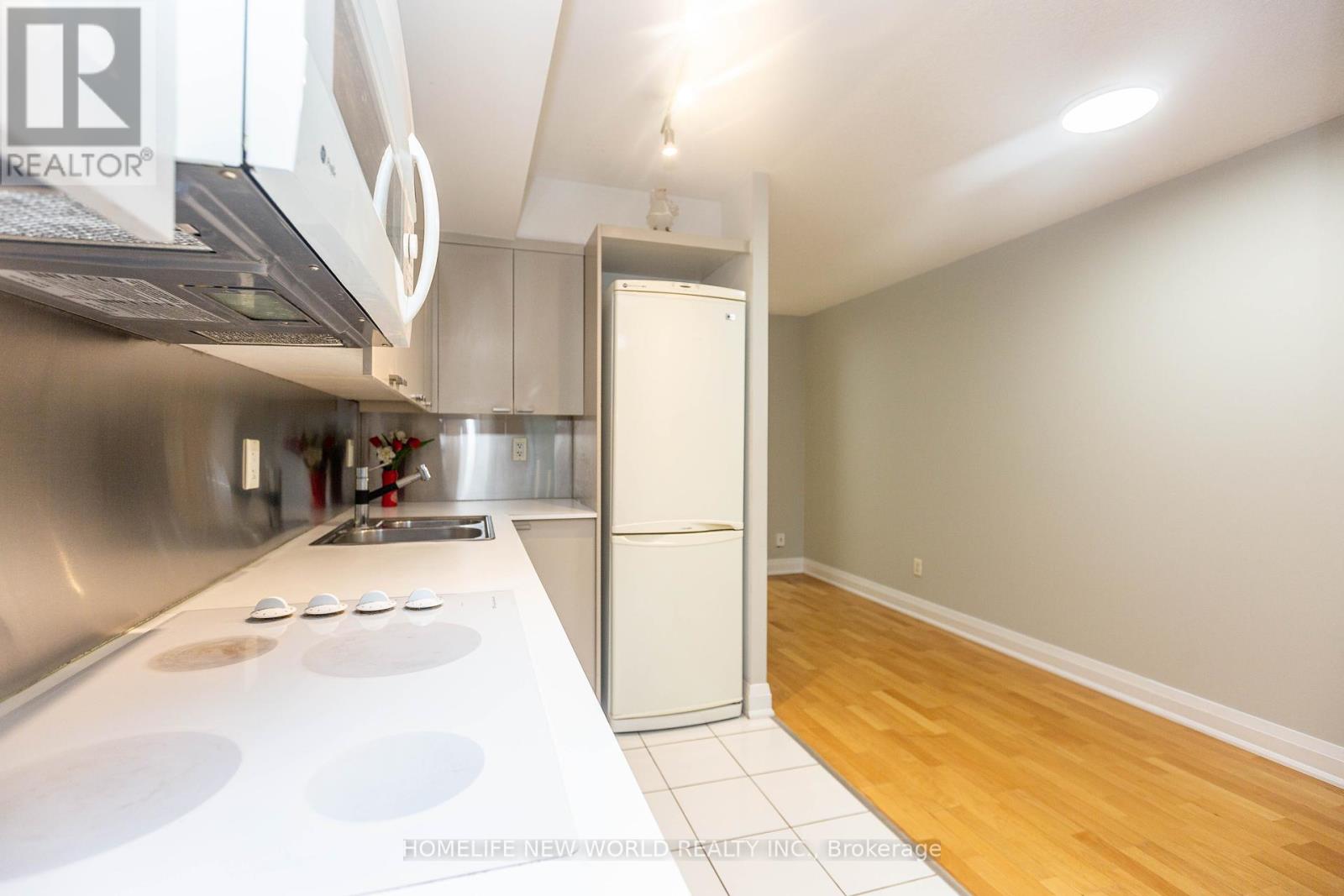 Photo 2 of 951 111 Elizabeth Street, Toronto ON