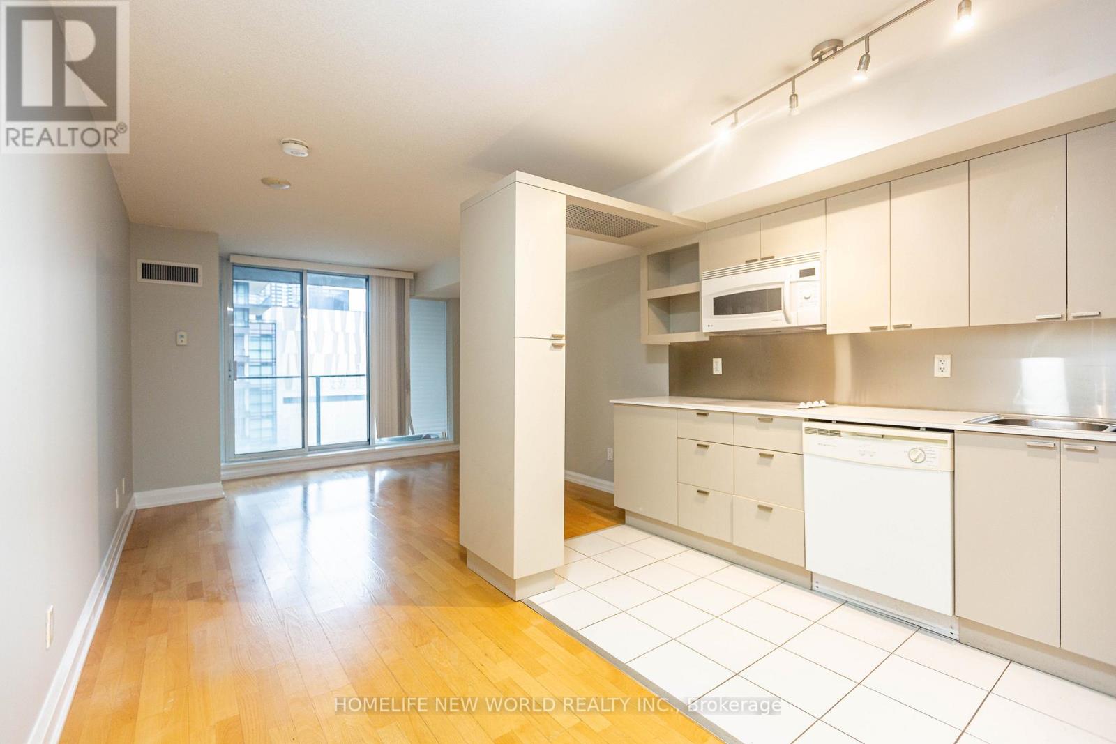 Photo 4 of 951 111 Elizabeth Street, Toronto ON