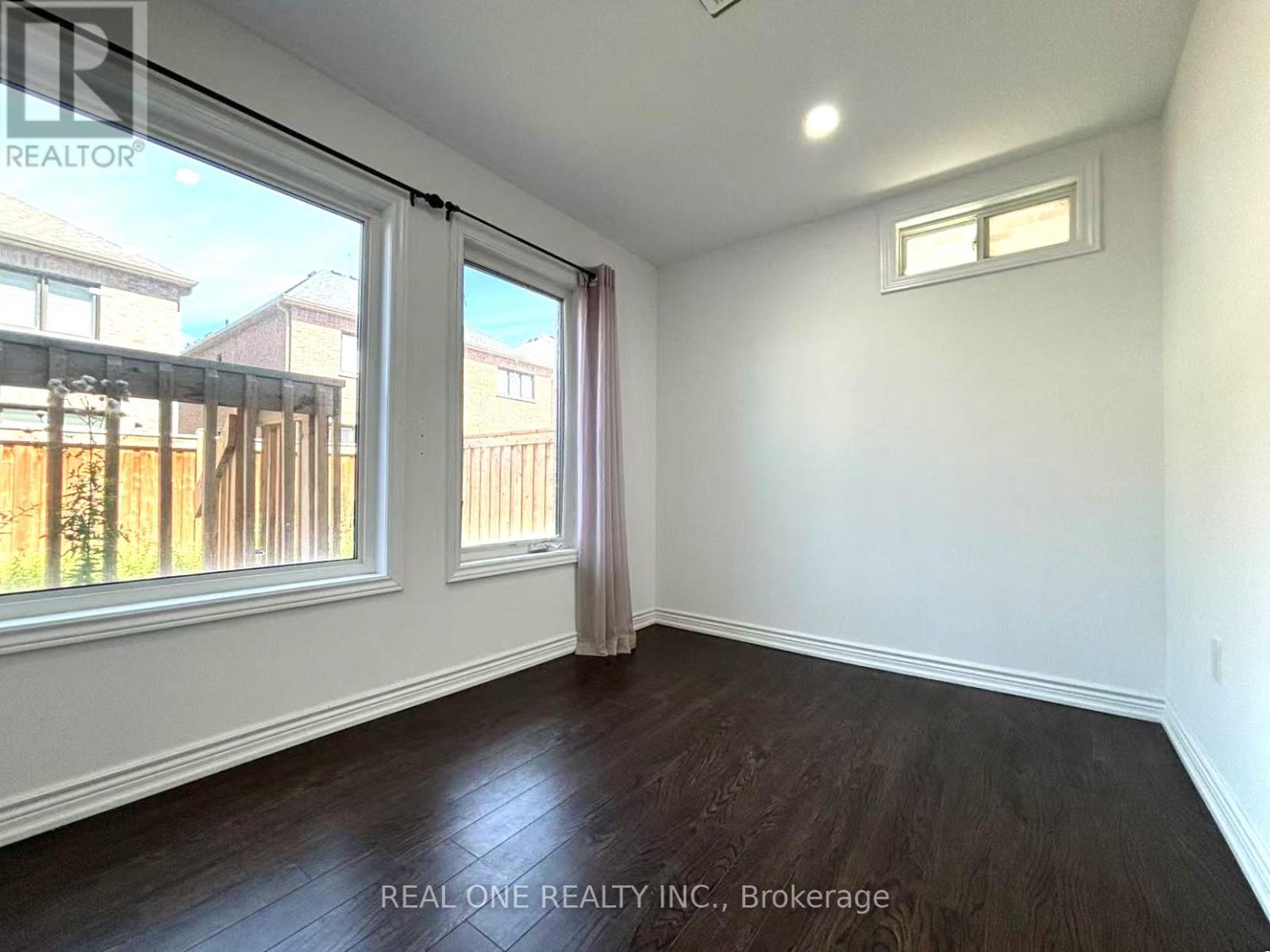 Photo 10 of 23 Beebalm Lane, East Gwillimbury ON