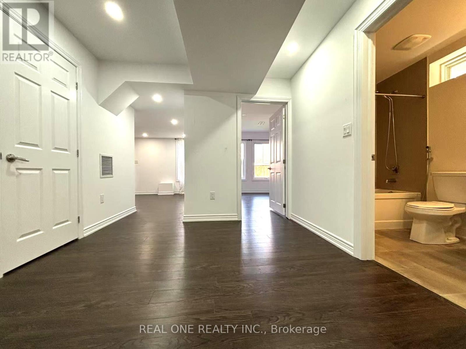 Photo 8 of 23 Beebalm Lane, East Gwillimbury ON