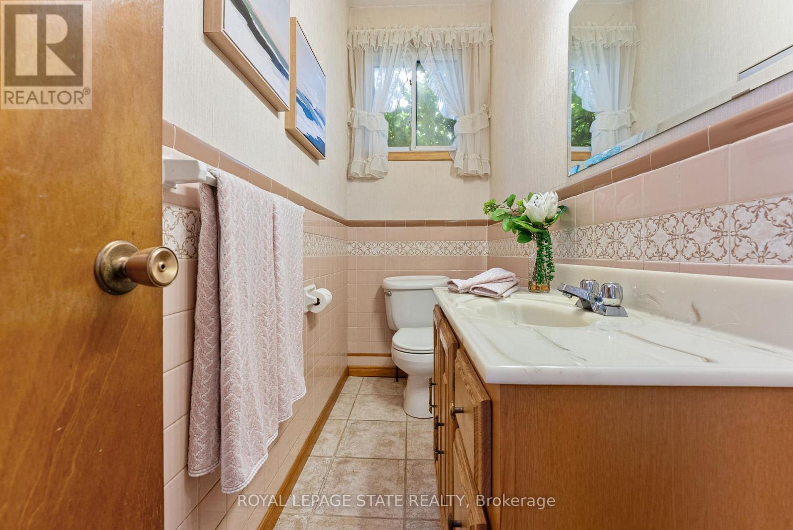 Photo 14 of 104 Berkindale Drive, Hamilton ON