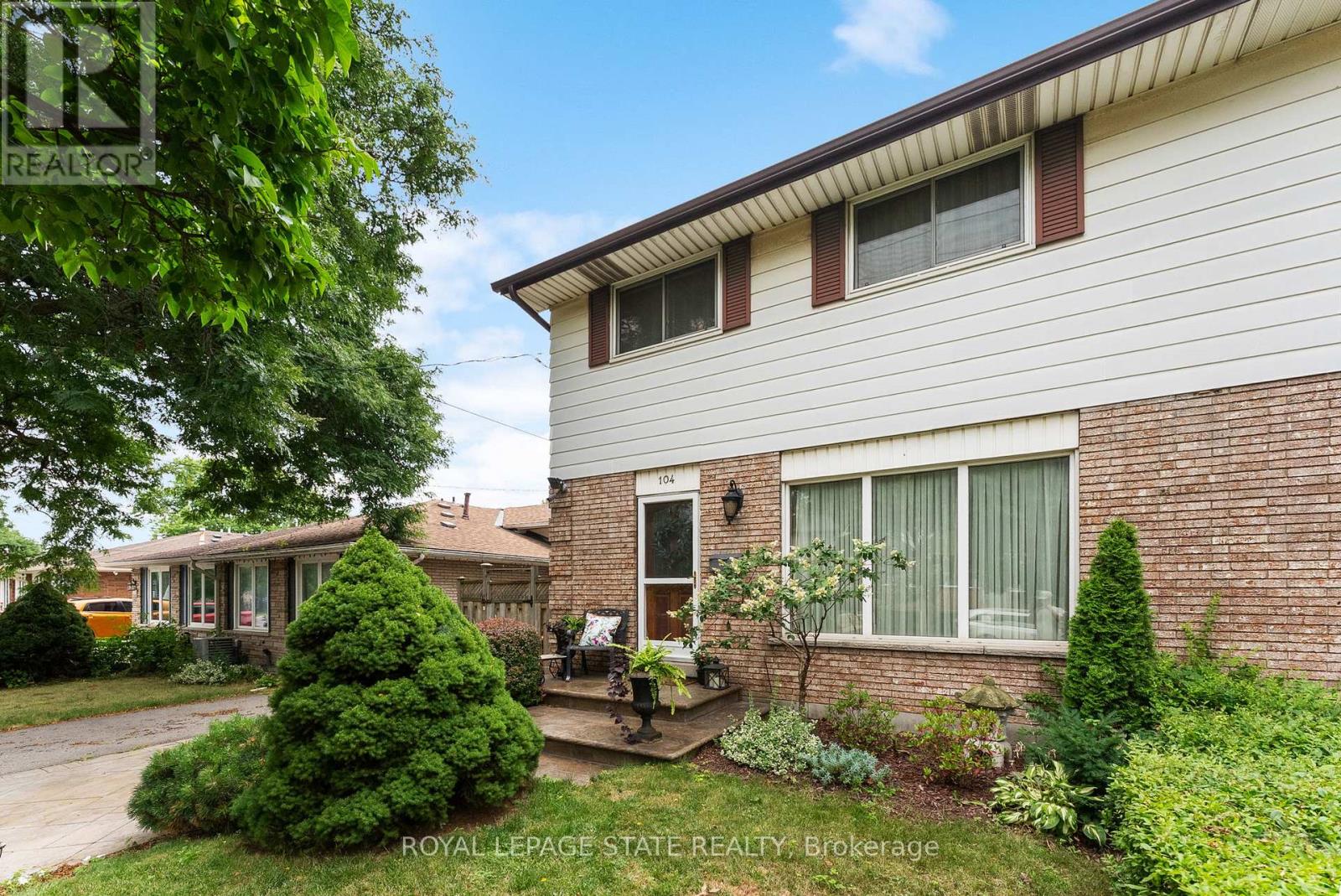Photo 2 of 104 Berkindale Drive, Hamilton ON