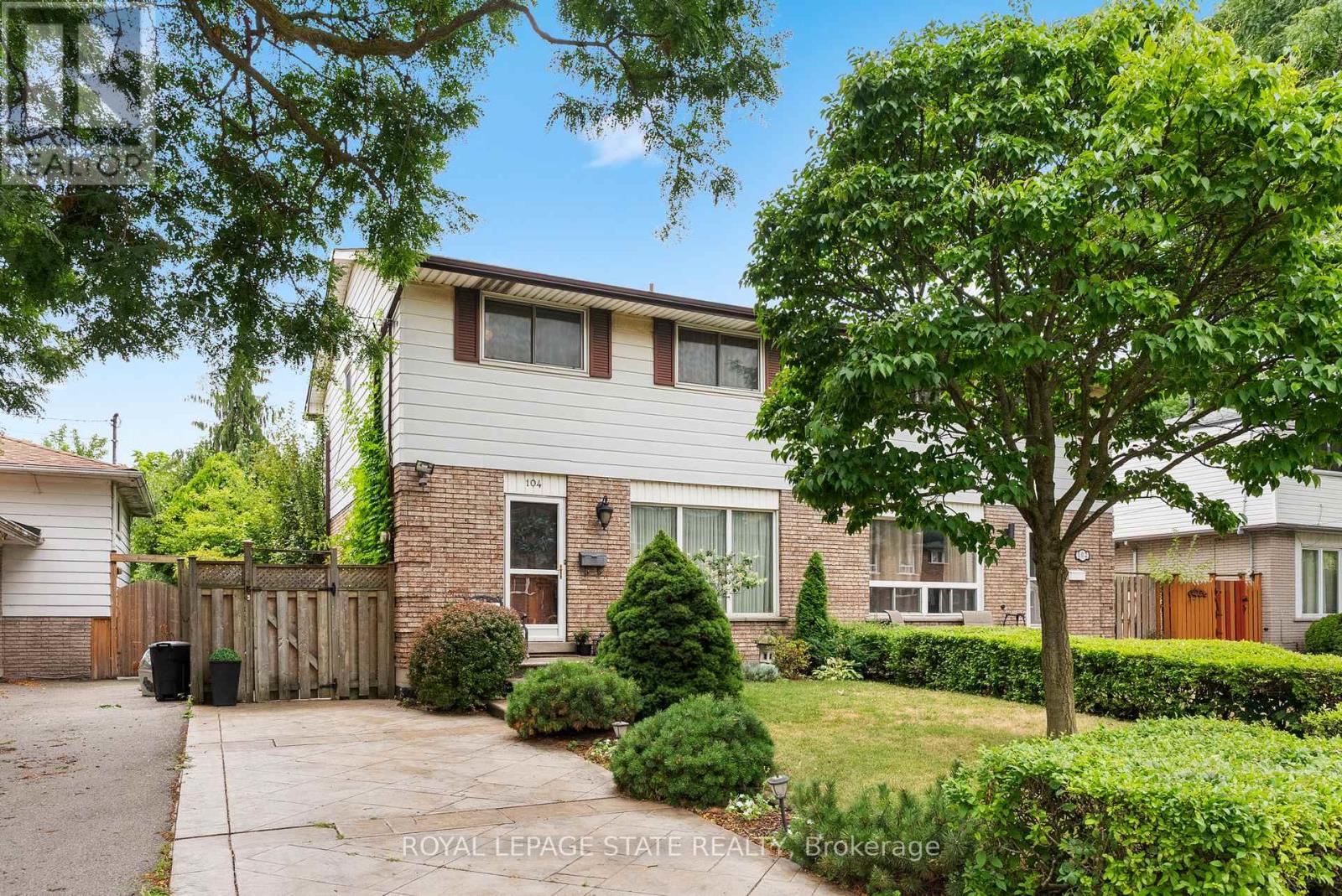 Photo 40 of 104 Berkindale Drive, Hamilton ON