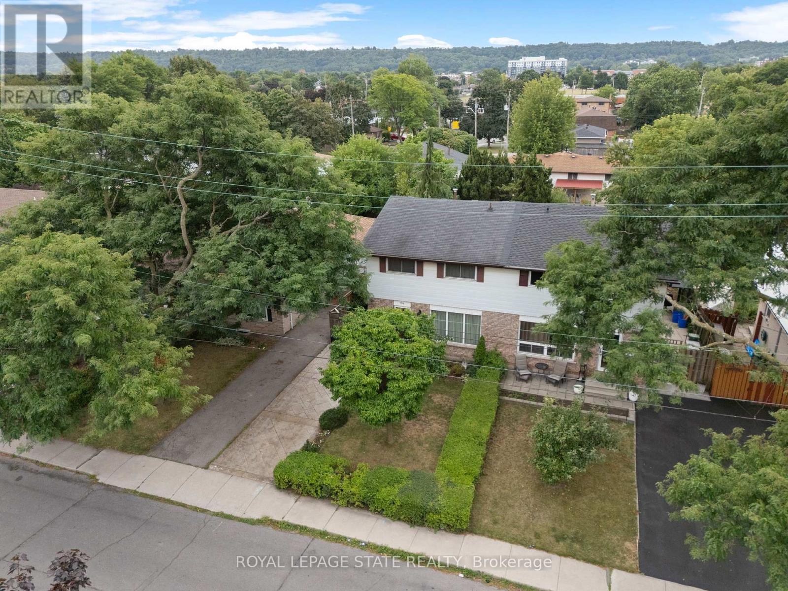 Photo 41 of 104 Berkindale Drive, Hamilton ON