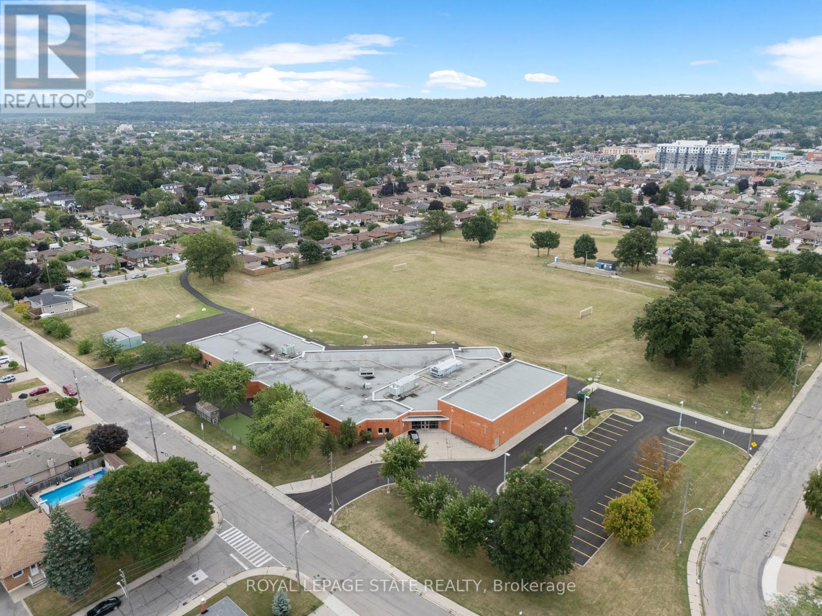 Photo 43 of 104 Berkindale Drive, Hamilton ON