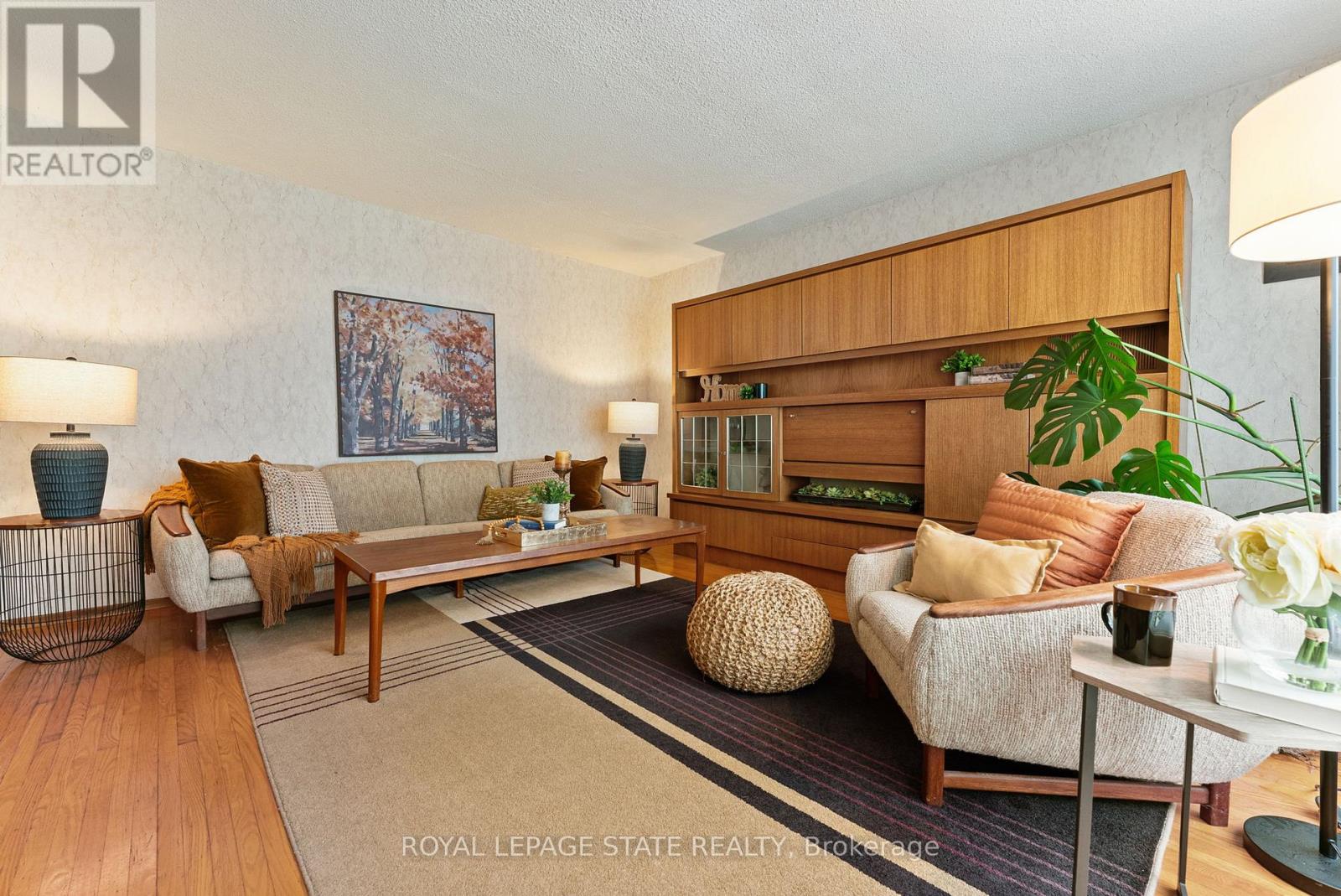 Photo 5 of 104 Berkindale Drive, Hamilton ON
