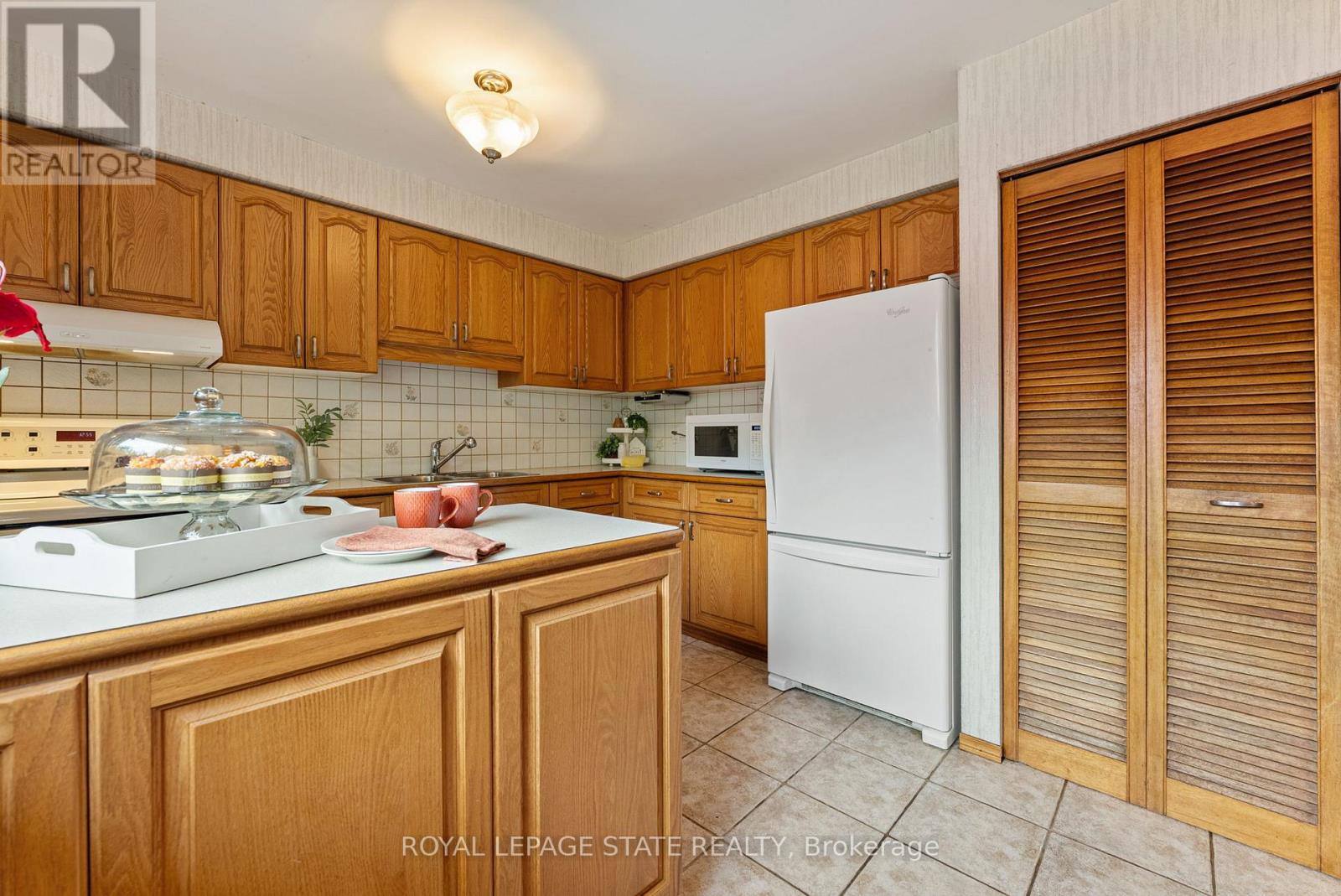 Photo 9 of 104 Berkindale Drive, Hamilton ON