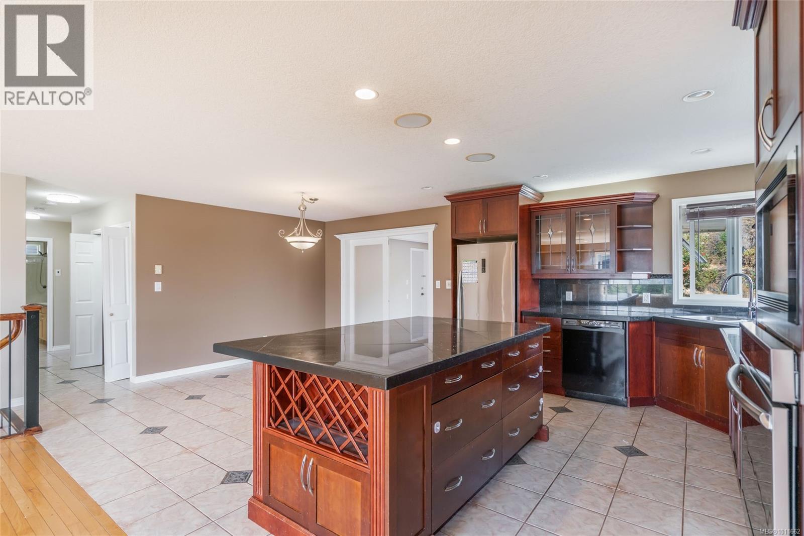 Photo 16 of 5217 Cougar Trail Rd, Nanaimo BC