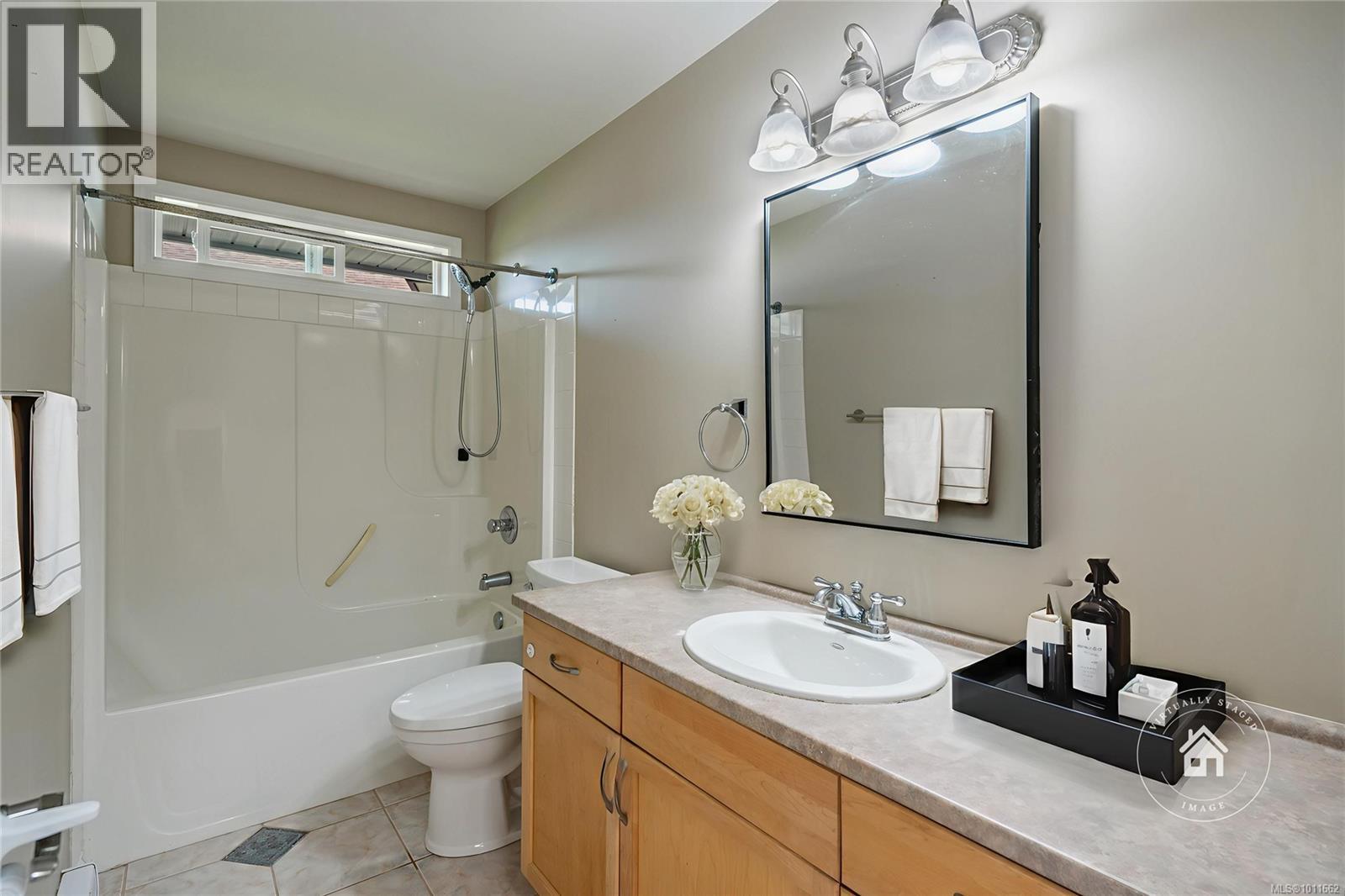 Photo 12 of 5217 Cougar Trail Rd, Nanaimo BC