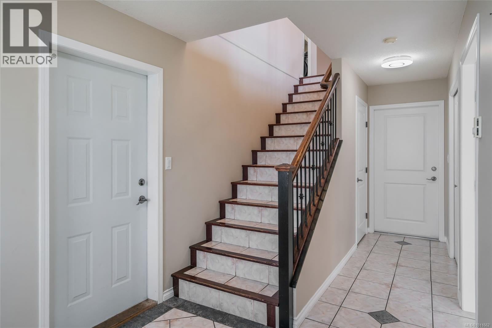 Photo 10 of 5217 Cougar Trail Rd, Nanaimo BC