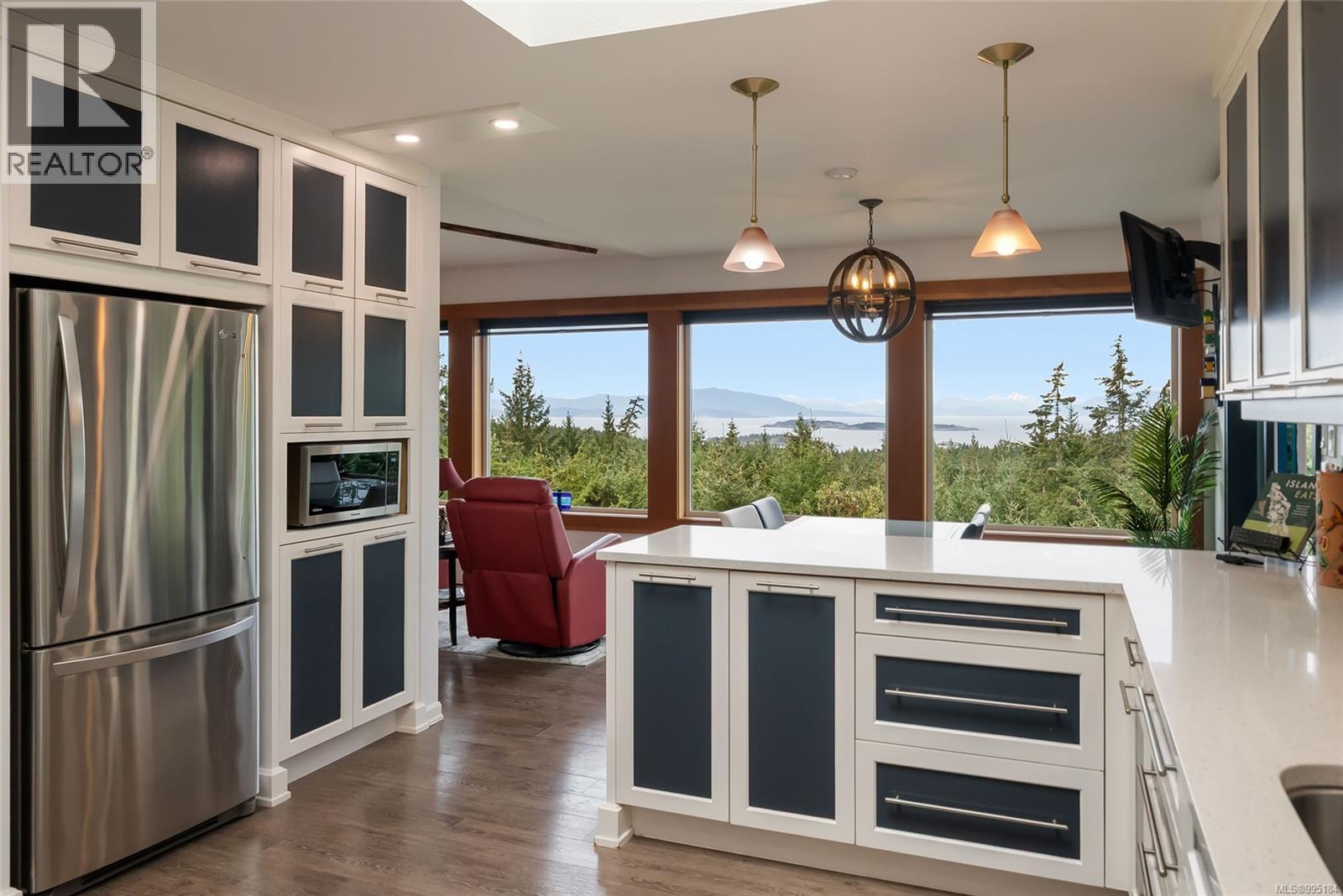 Photo 3 of 2311 Mate Pl, Nanoose Bay BC