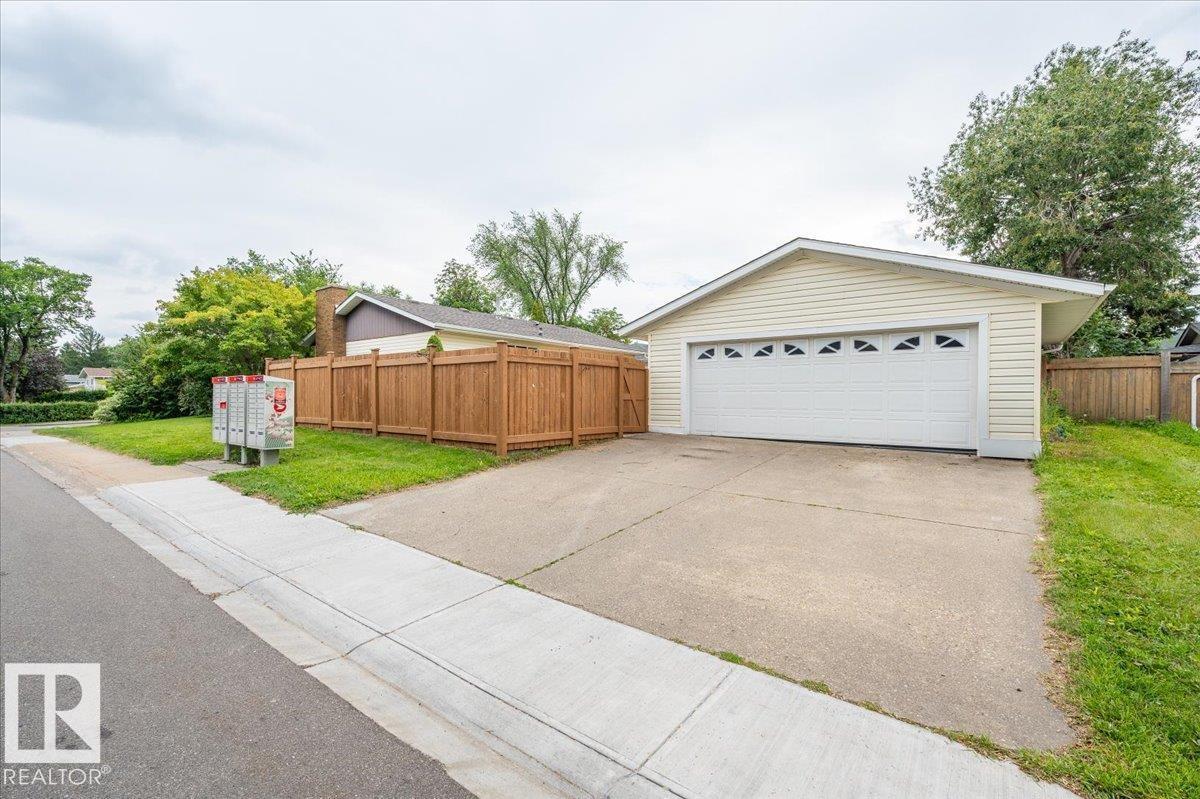 Photo 40 of 2 Meadowbrook Rd, Sherwood Park AB