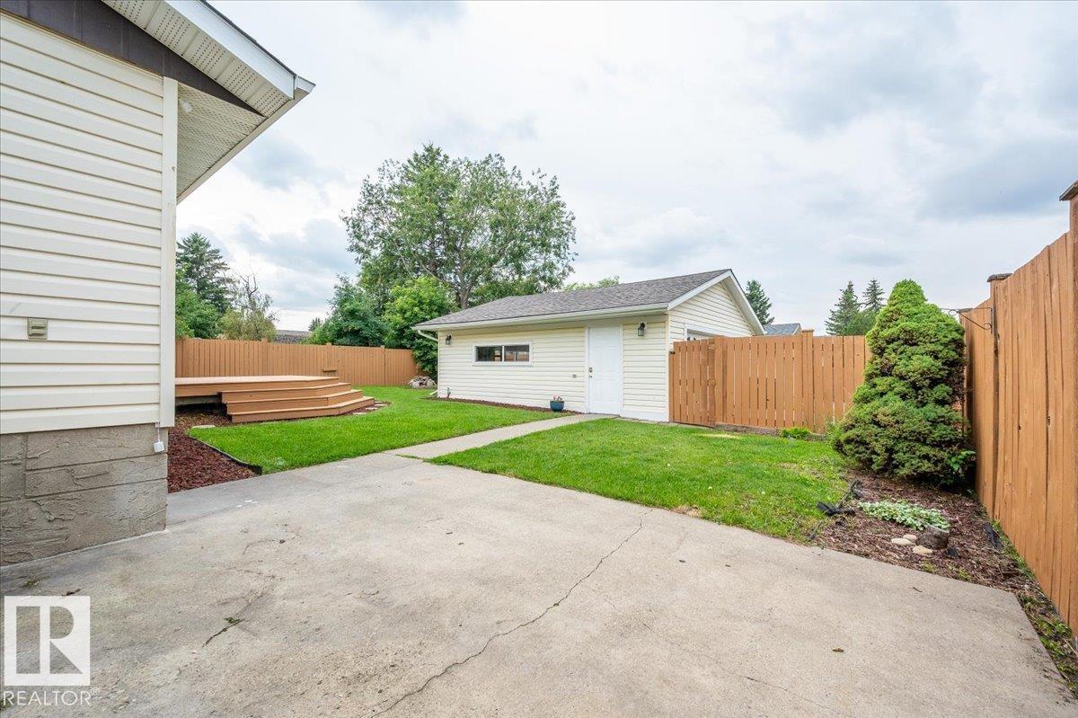 Photo 37 of 2 Meadowbrook Rd, Sherwood Park AB