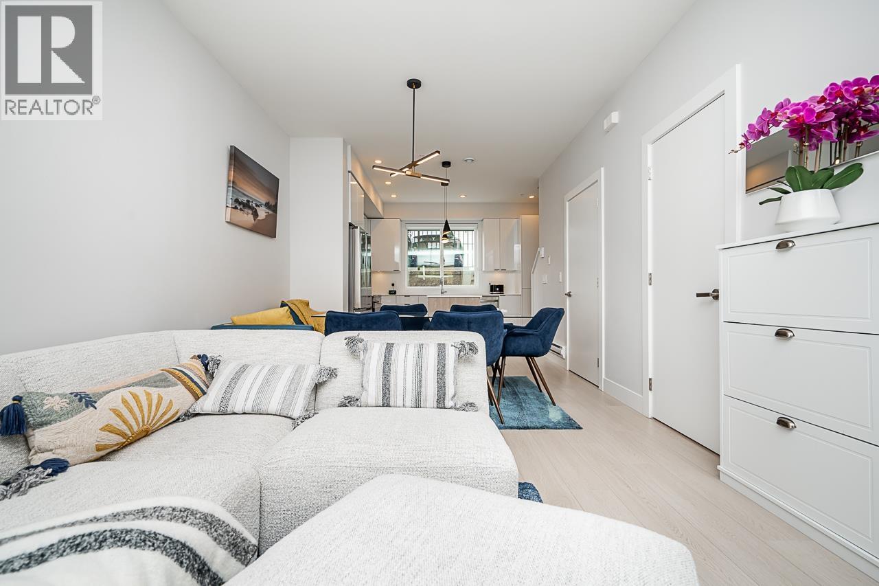 Photo 3 of 21 1211 Eighth Avenue, New Westminster BC