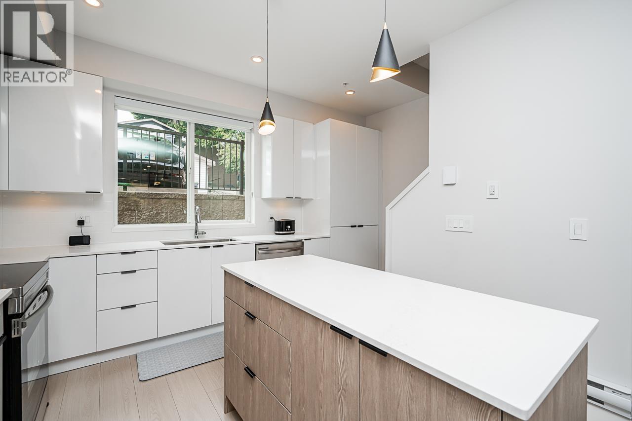 Photo 6 of 21 1211 Eighth Avenue, New Westminster BC