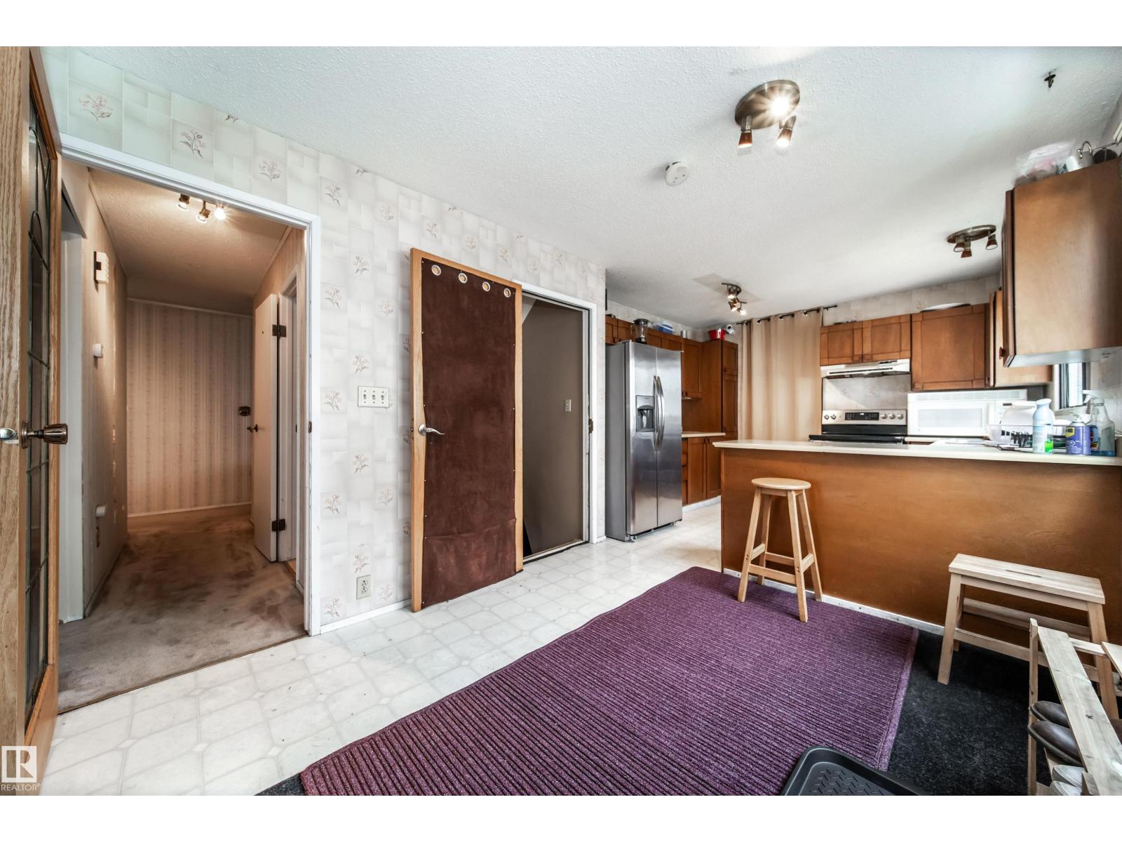 Photo 10 of 18111 76 Av Nw, Edmonton AB