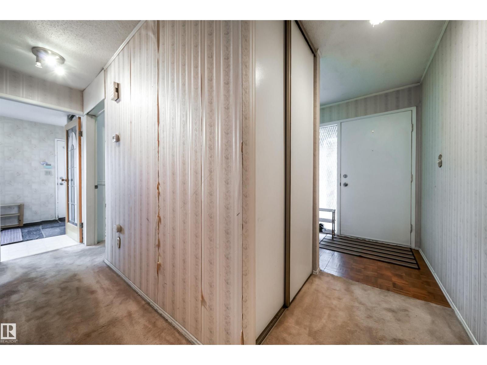 Photo 8 of 18111 76 Av Nw, Edmonton AB