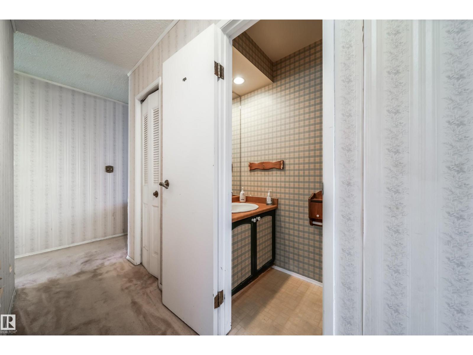 Photo 14 of 18111 76 Av Nw, Edmonton AB