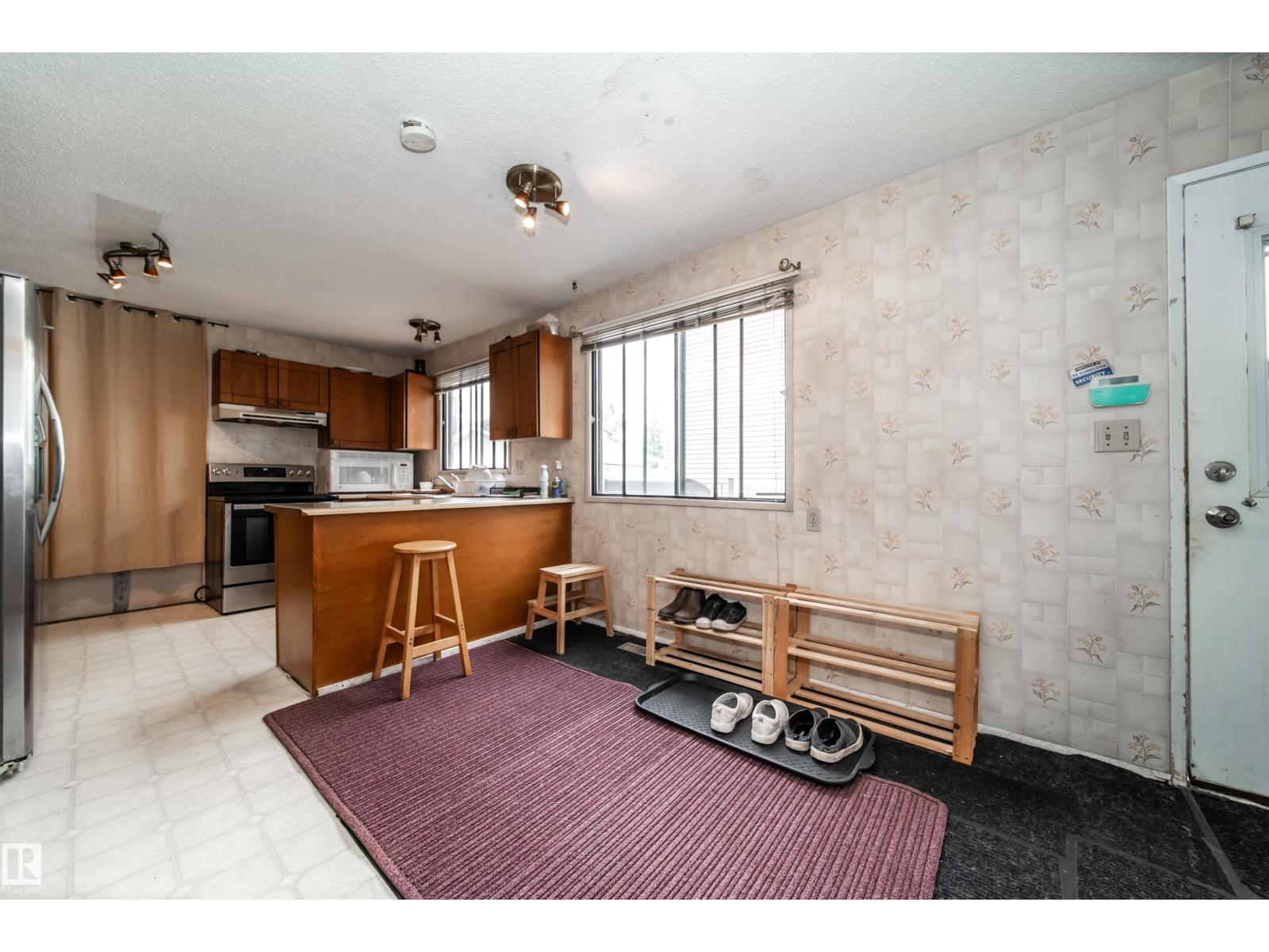 Photo 9 of 18111 76 Av Nw, Edmonton AB