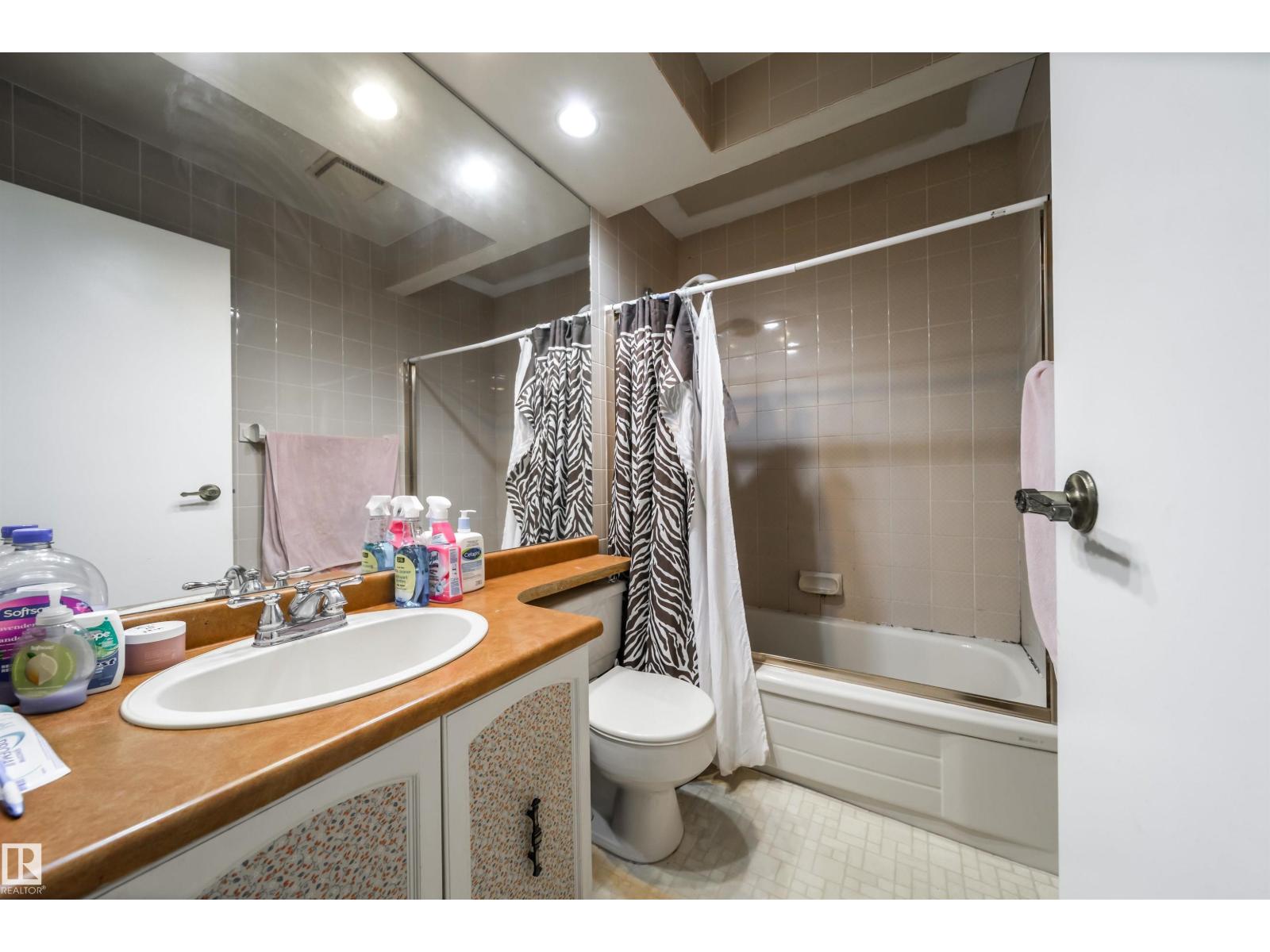 Photo 21 of 18111 76 Av Nw, Edmonton AB