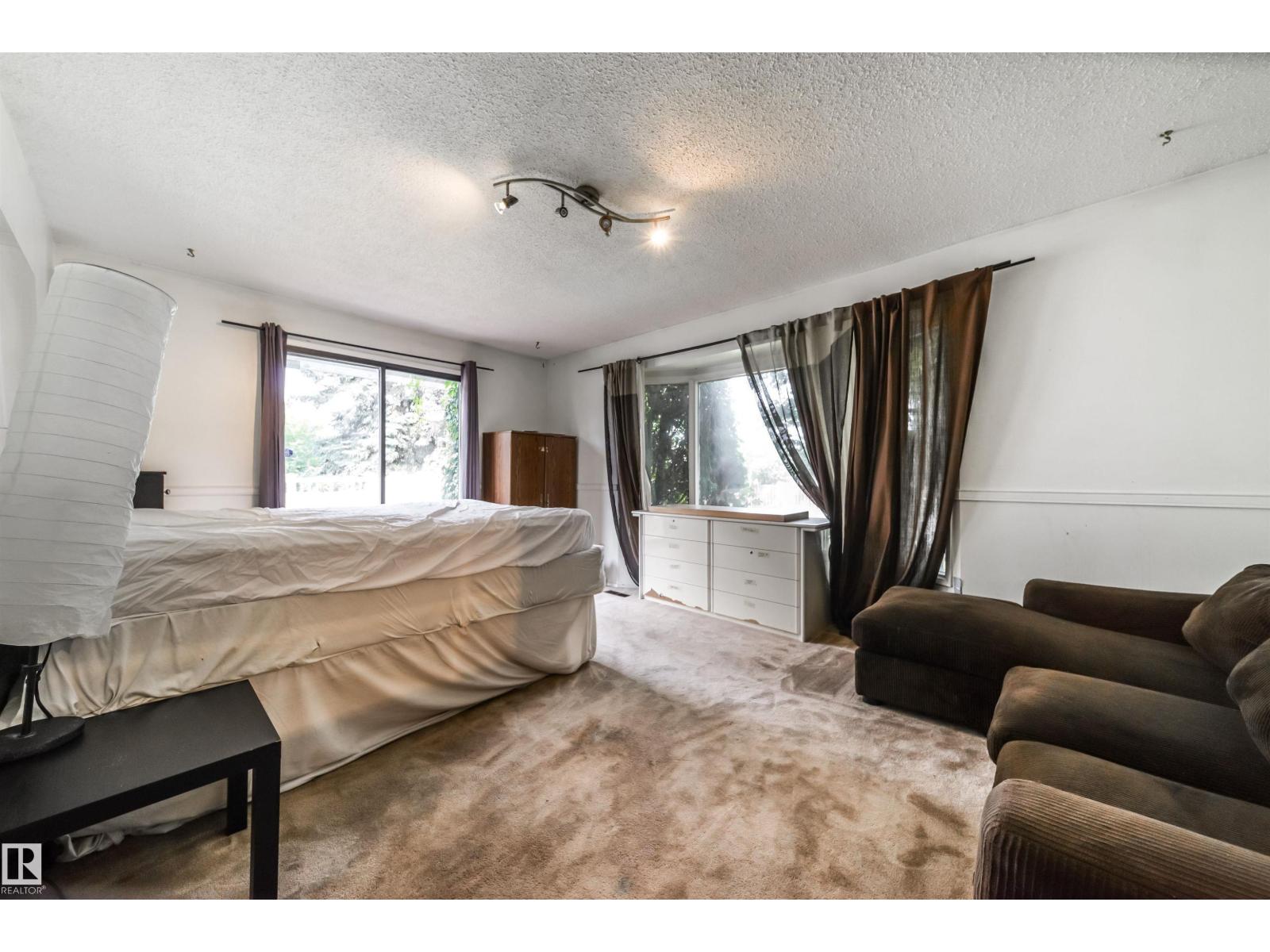 Photo 16 of 18111 76 Av Nw, Edmonton AB